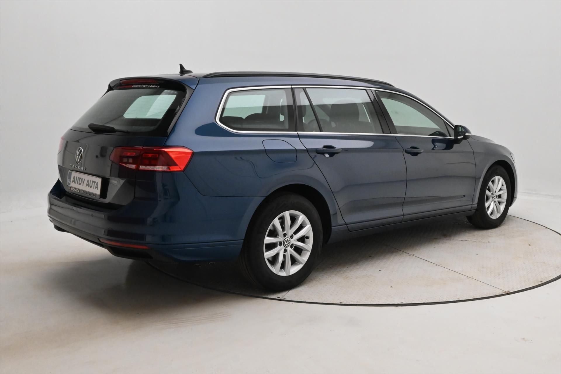 Volkswagen Passat, 2,0 TDI 110kW DSG Business Zár - fotka 5