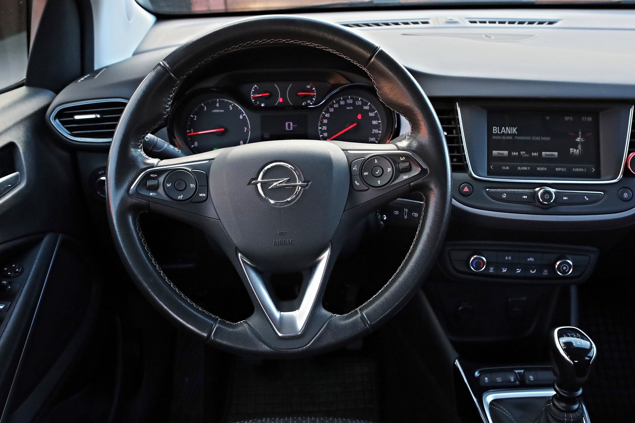 Opel Crossland, 1.2T 81kW Edition, ČR, 1.maj. - fotka 4