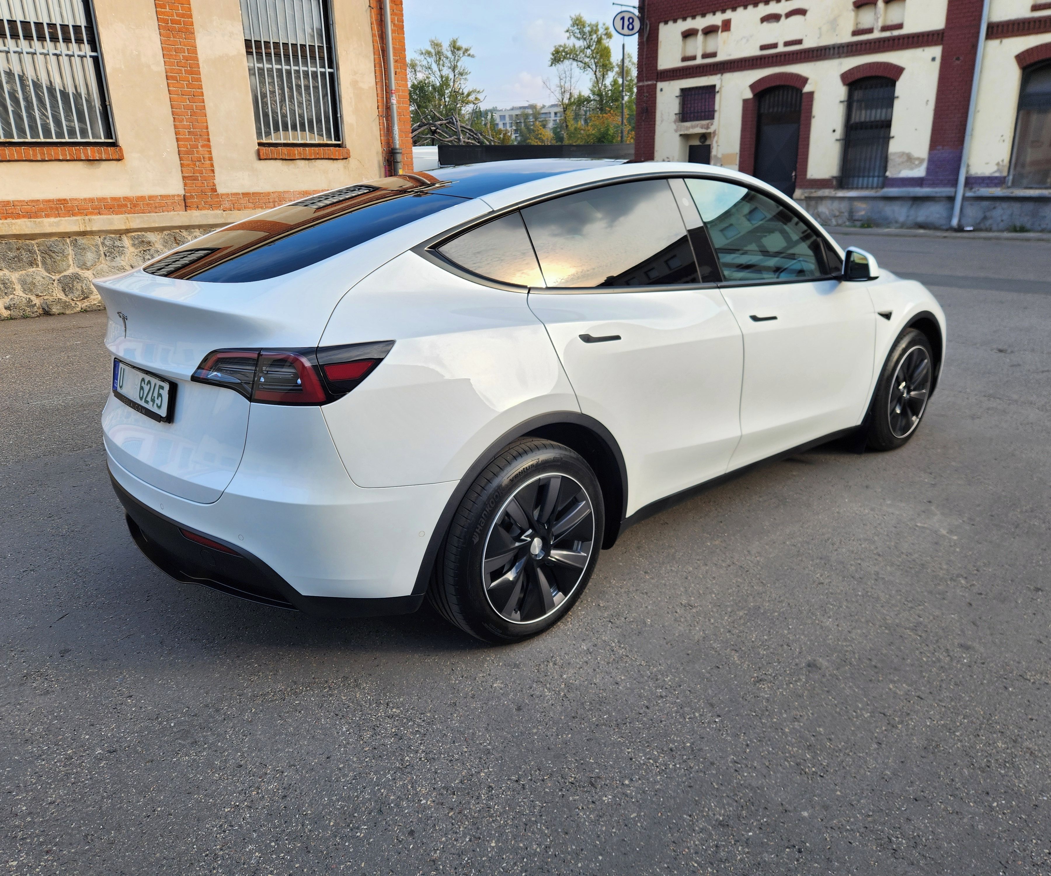 Tesla Model Y, TEPELKO*ZÁRUKA*TAŽNÉ*AWD* - fotka 6