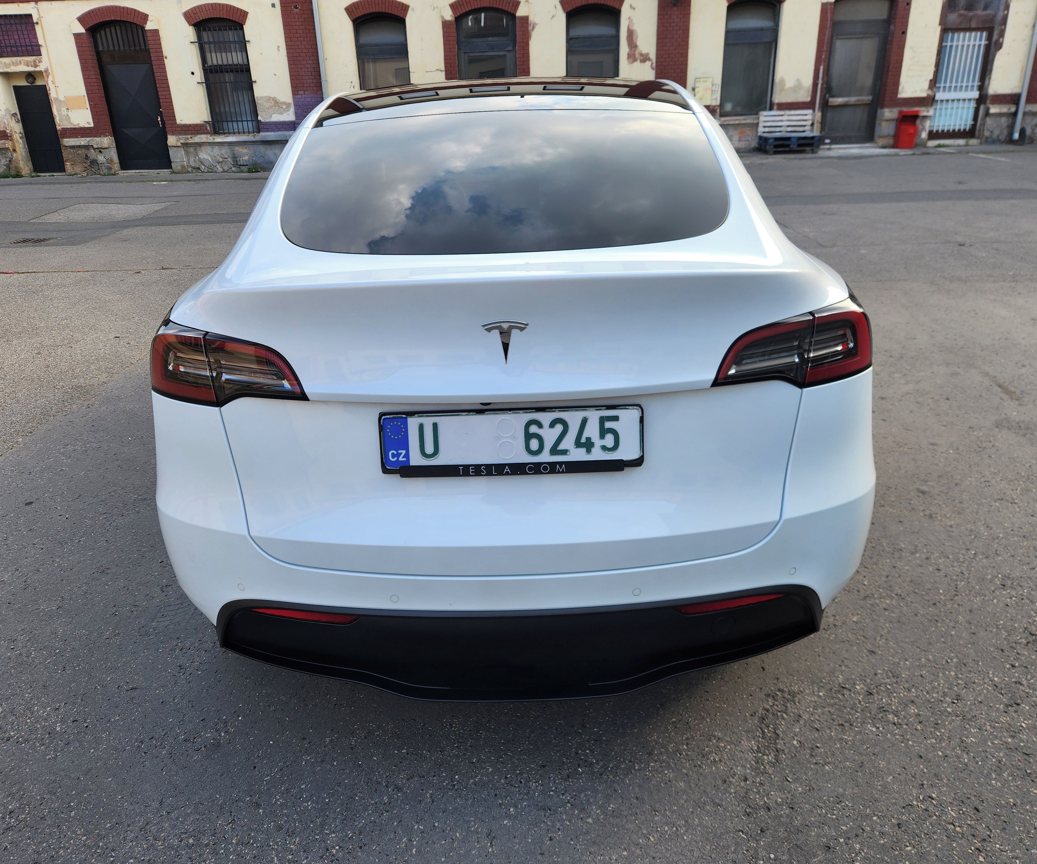 Tesla Model Y, TEPELKO*ZÁRUKA*TAŽNÉ*AWD* - fotka 5