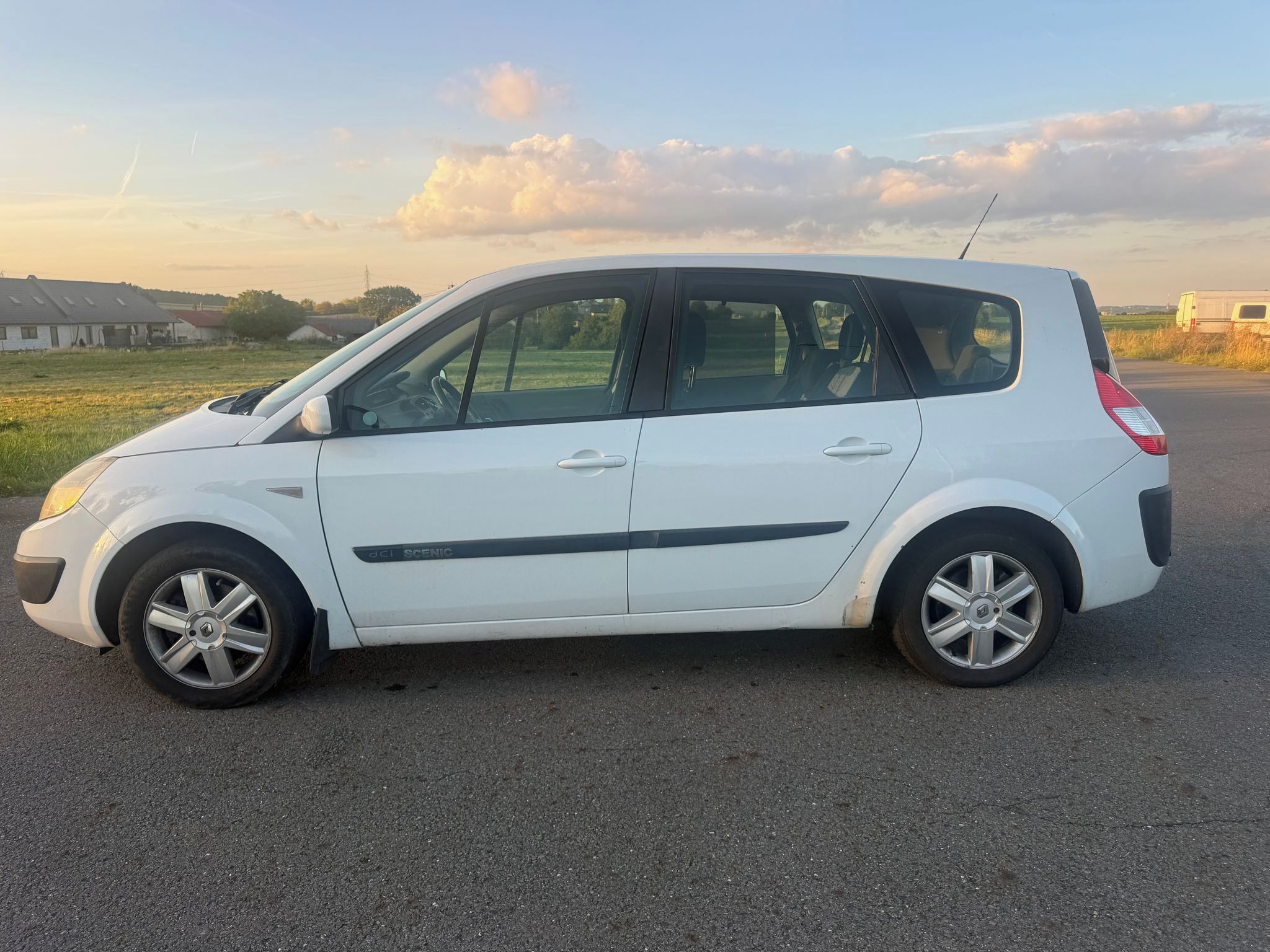 Renault Scénic, 1,5 DCI GRAND SCENIC 7 MÍST - fotka 2
