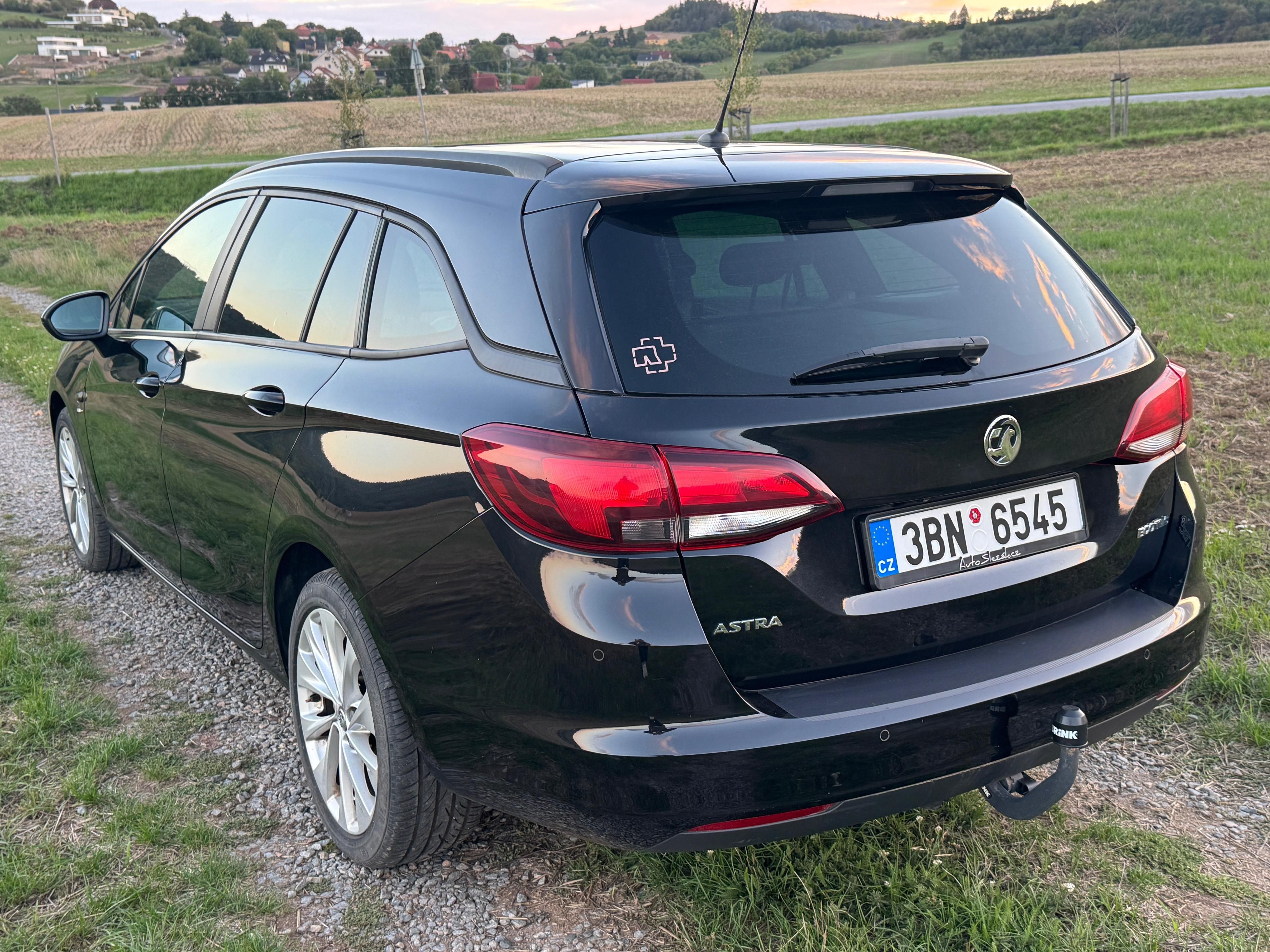 Opel Astra, 1,0 Turbo 77kw Sports Tourer - fotka 4