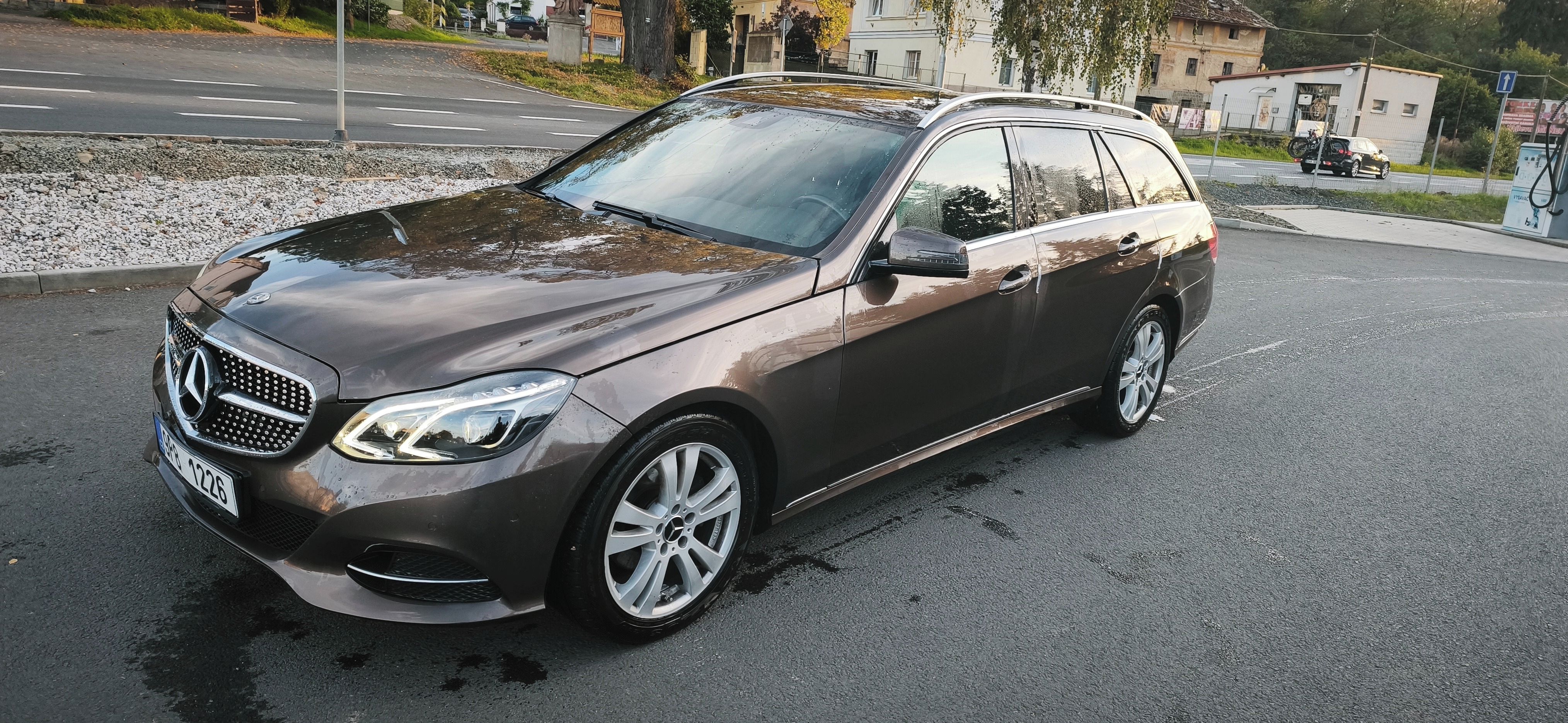 Mercedes-Benz Třídy E, E220 Bluetec 125kw 9g-tronic