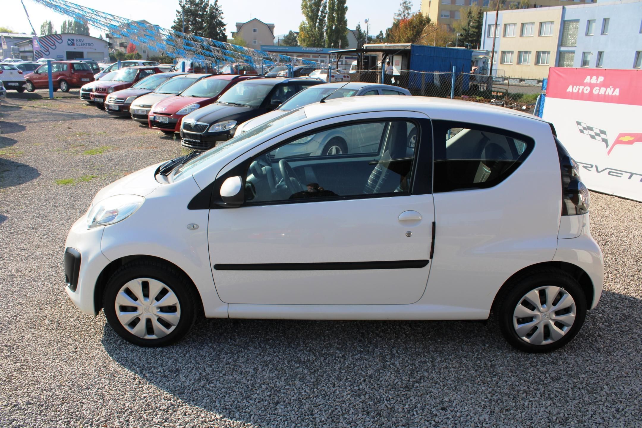 Citroën C1, 1,0i EL.OKNA ESP SERVO CENTRÁL - fotka 4