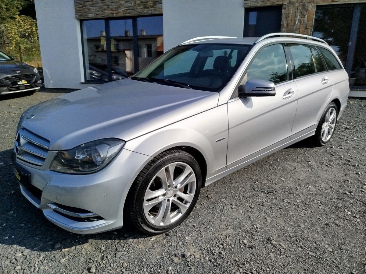 Mercedes-Benz Třídy C, 2,1 220 CDi 125kW, AVANTGARDE - fotka 2