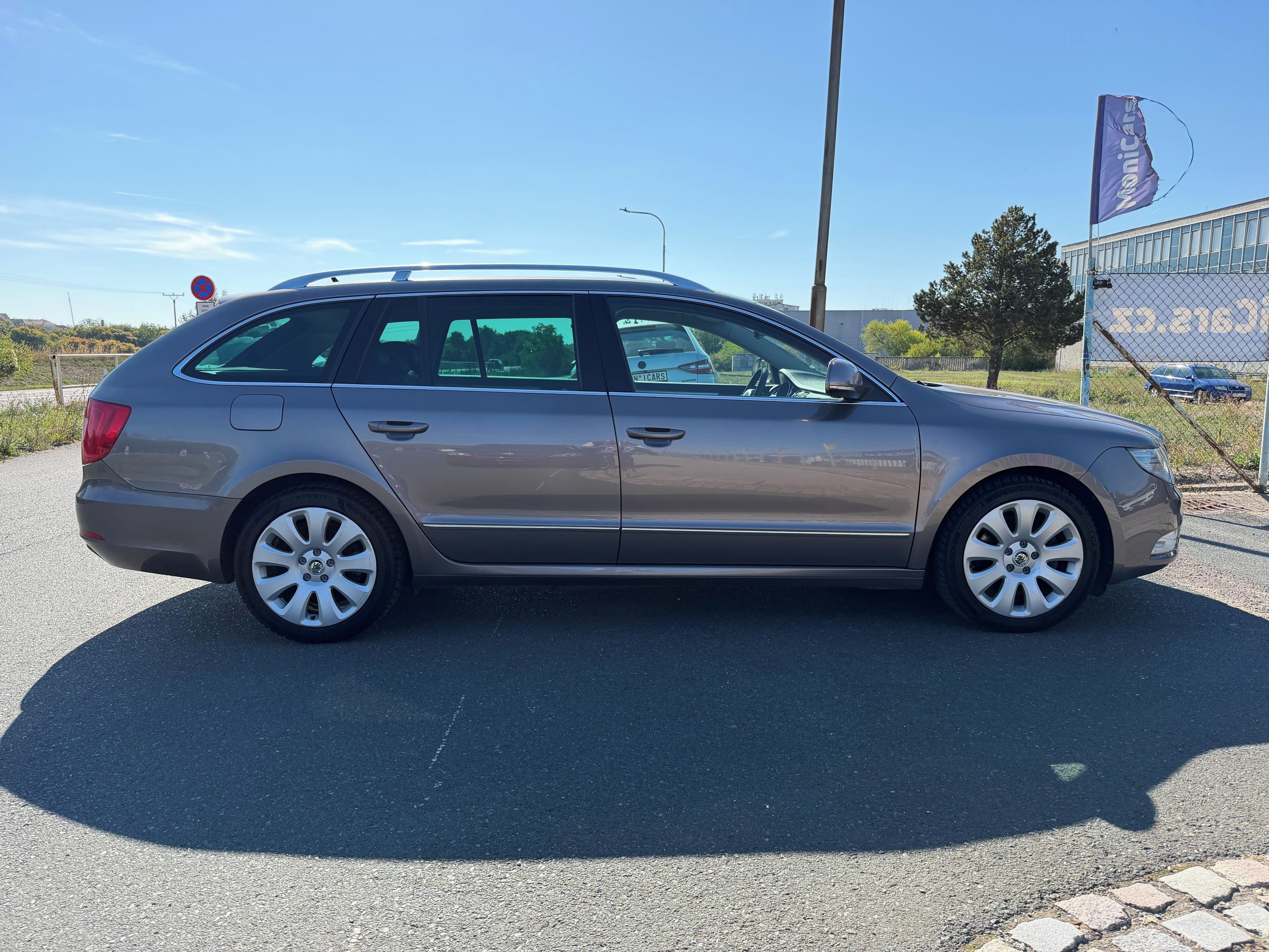 Škoda Superb, 2.0 TDi 103kW MANUÁL, PĚKNÉ - fotka 4