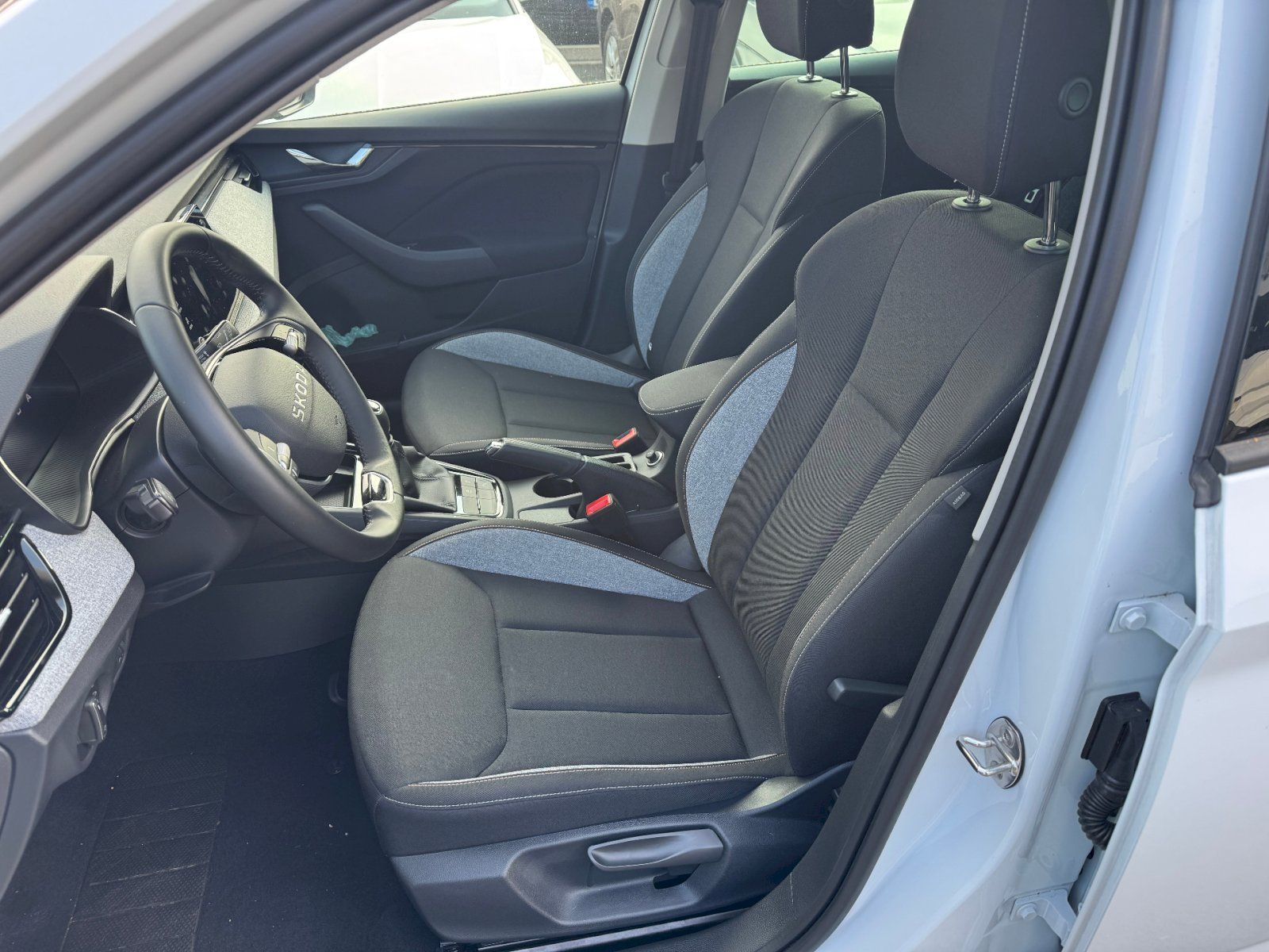 Škoda Kamiq, 1.0 TSI 85kW Selection - fotka 5