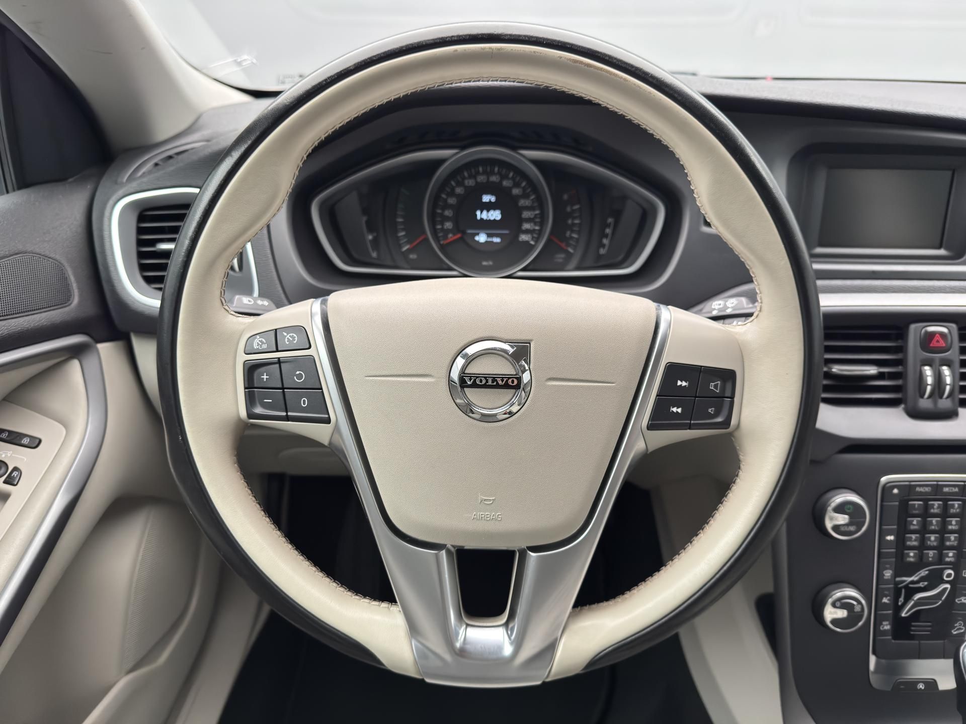 Volvo V40, CC T4 AWD MOMENTUM CZ - fotka 3