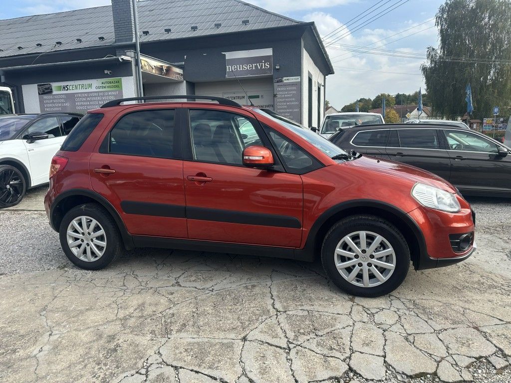 Suzuki SX4, Suzuki SX4 1.6i 88kW 4x4 - fotka 2