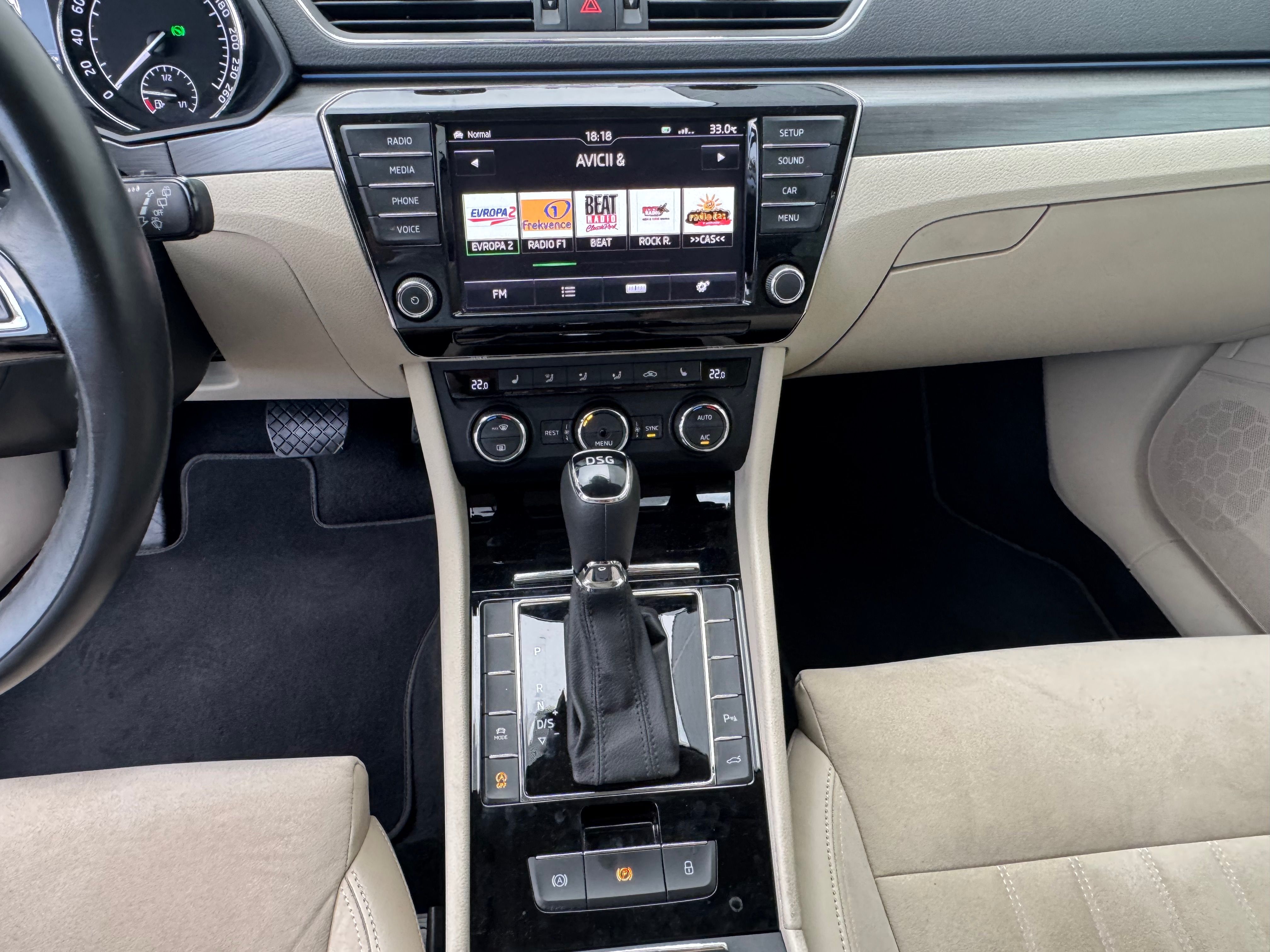 Škoda Superb, 1.6 TDI 88 kW STYLE koup. v CZ - fotka 6