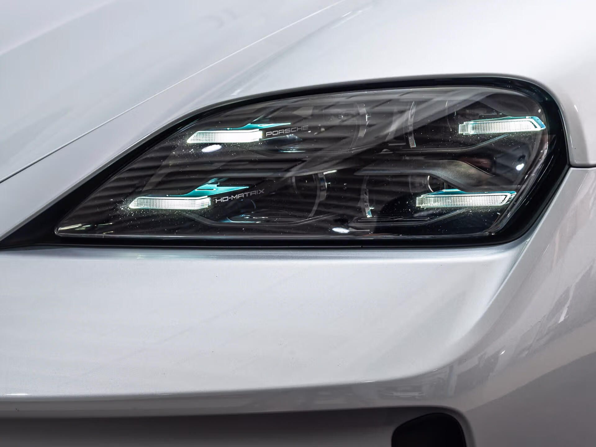 Porsche Taycan, GTS Sport Turismo HuD Inno Ven - fotka 6