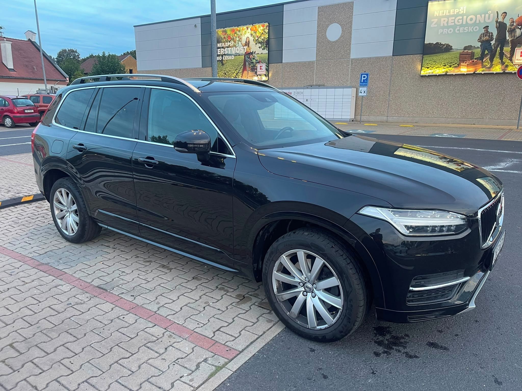 Volvo XC90, D5 AWD 173 kW - Servisováno - fotka 4