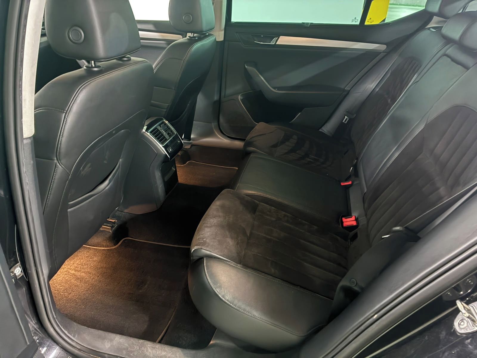 Škoda Superb, Style 2.0 TDI - Servisováno - fotka 6