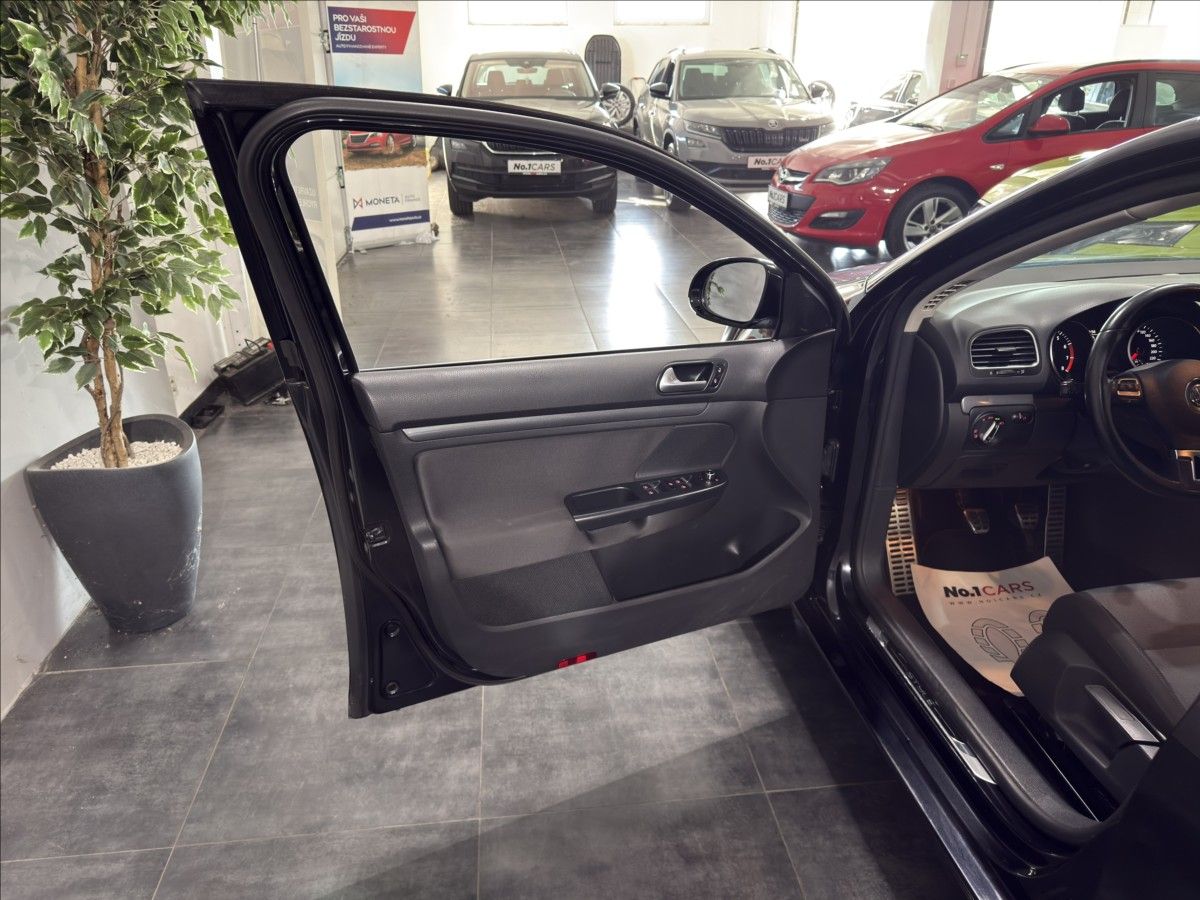 Volkswagen Golf, 1,4   TSI STYLE BI-XEN NAVI - fotka 6