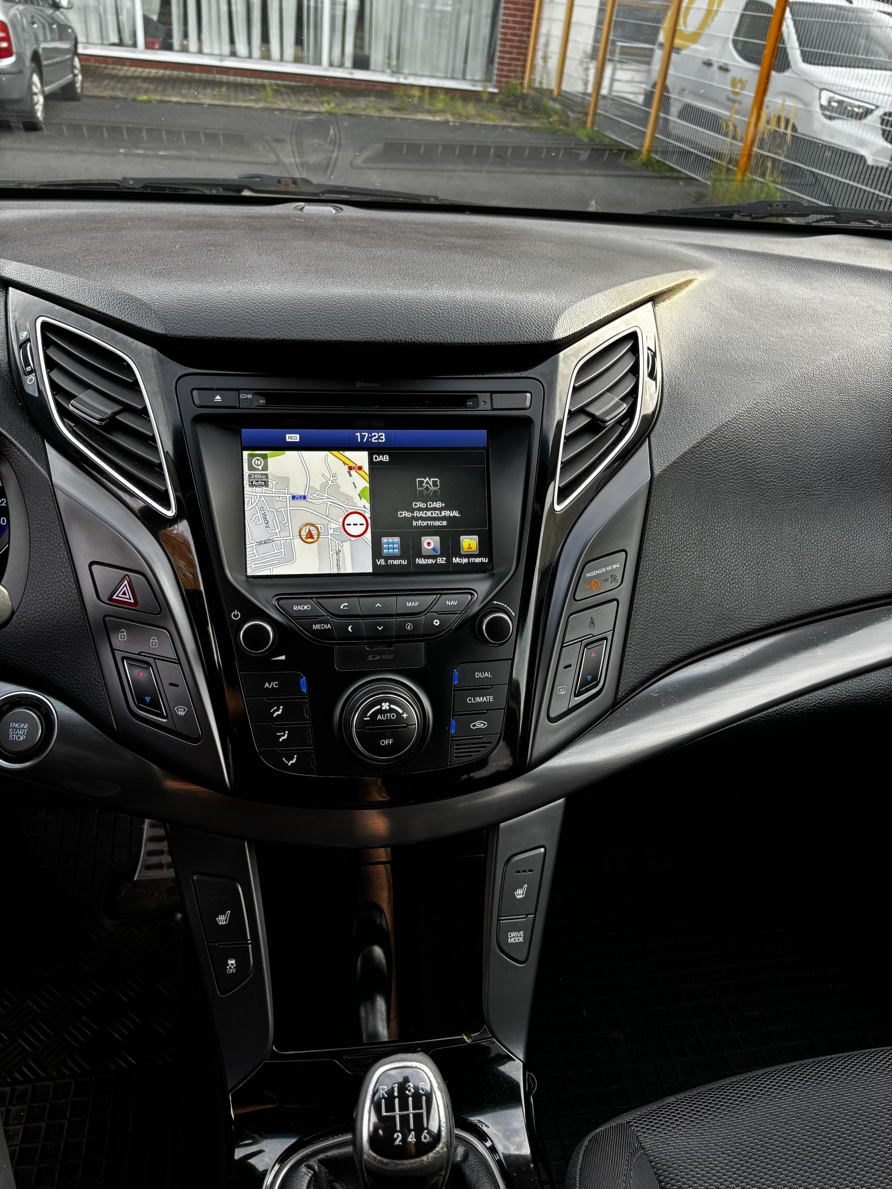 Hyundai i40, 1,7 CRDI, 2015, plná výbava - fotka 4