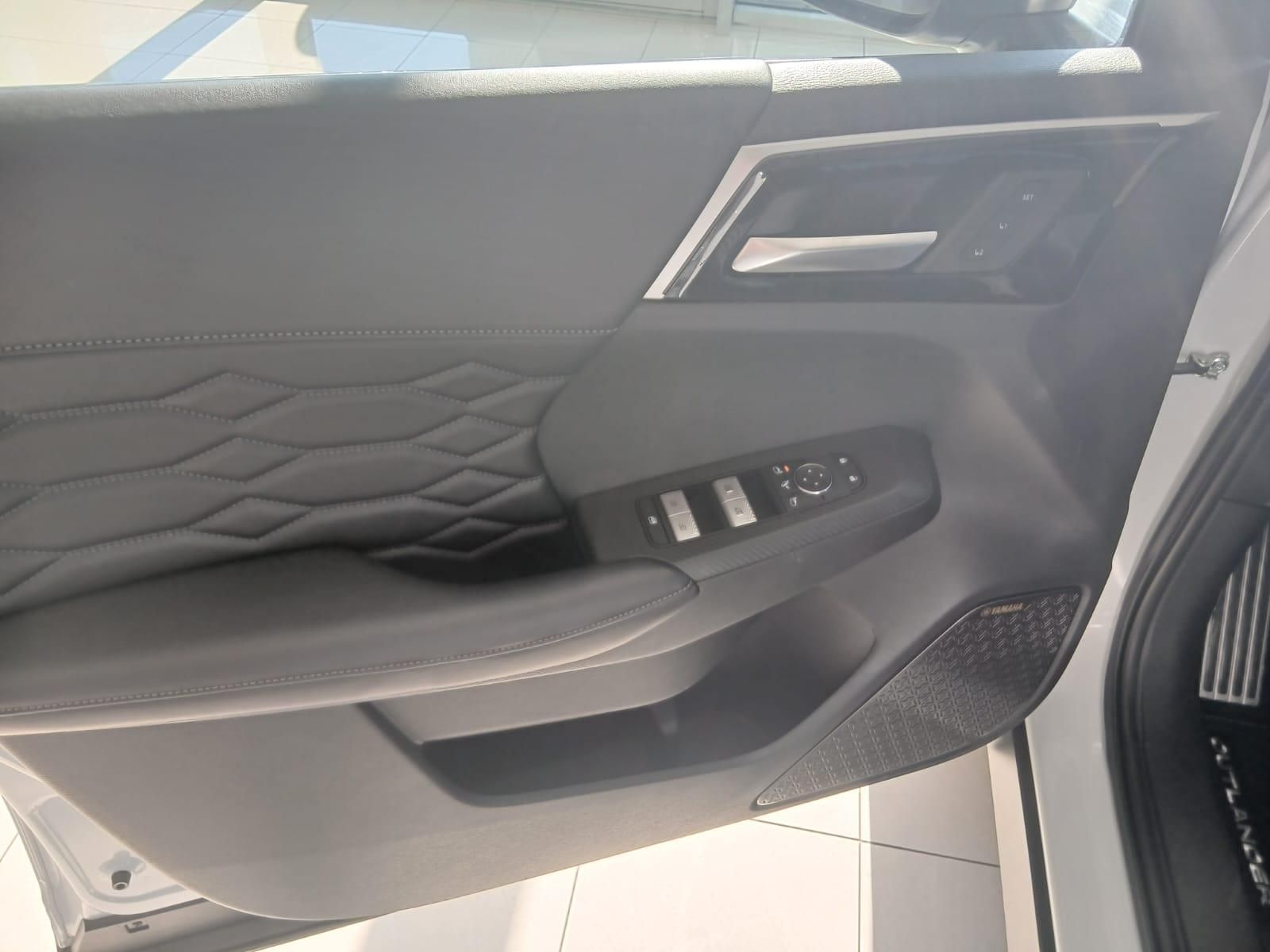 Mitsubishi Outlander, 2.4 PHEV Instyle | 8 let zár. - fotka 5