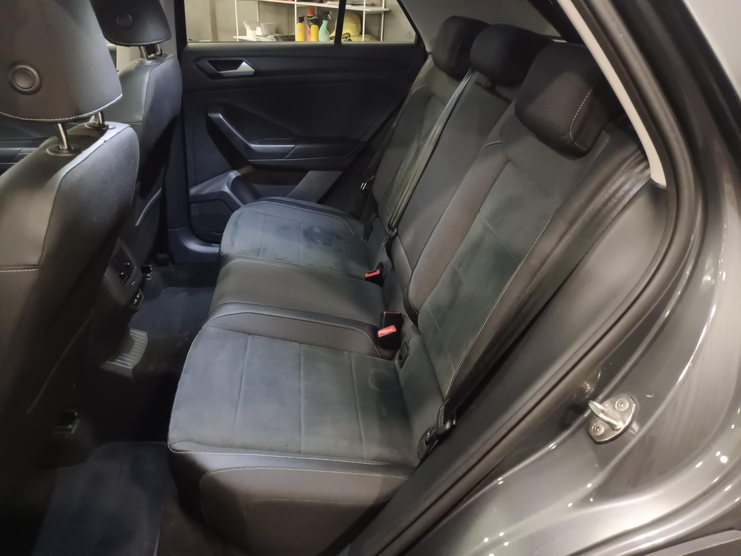 Volkswagen T-Roc, Style 1.5 TSI DSG / Tažné - fotka 6