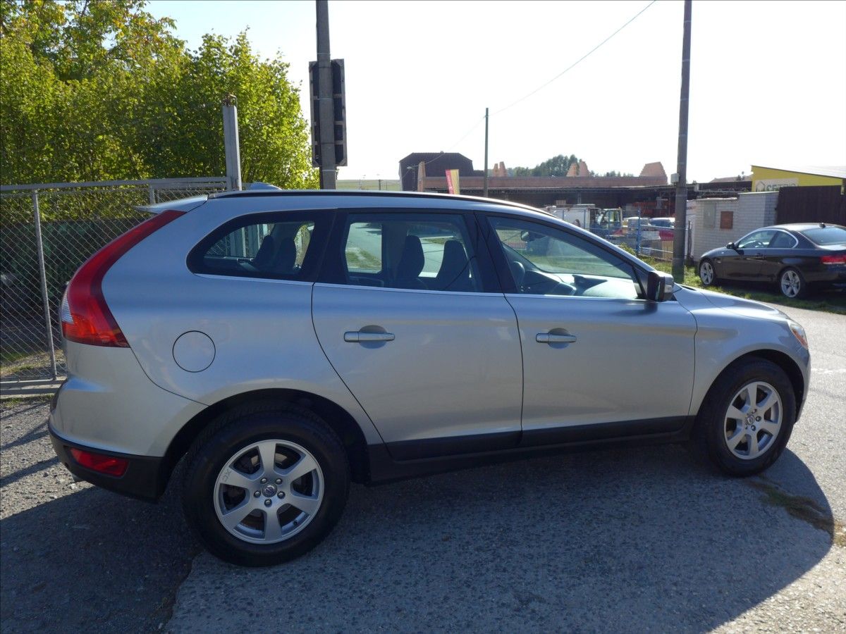 Volvo XC60, 2,4 D  4x4, NAVI, 1.MAJITEL - fotka 5