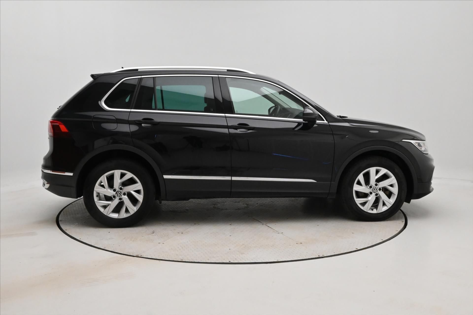 Volkswagen Tiguan, 1,4 TSI eHybrid 110kW DSG Záru - fotka 4