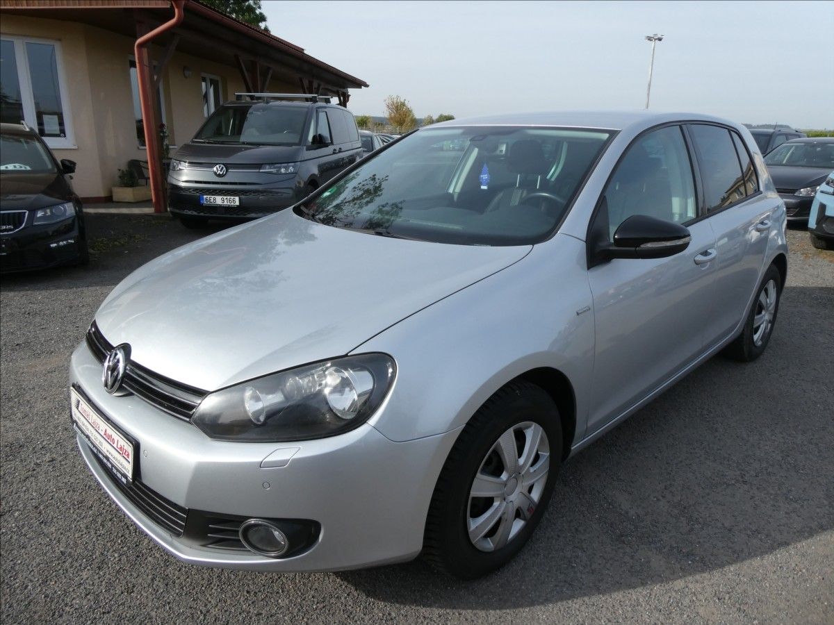 Volkswagen Golf, 1,2 TSi 77kW MATCH serviska - fotka 3