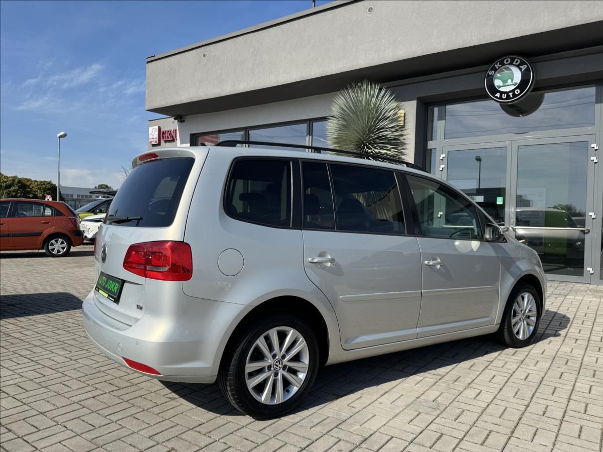 Volkswagen Touran, 1,6 TDI 77kW DSG  2.MAJITEL AL - fotka 6