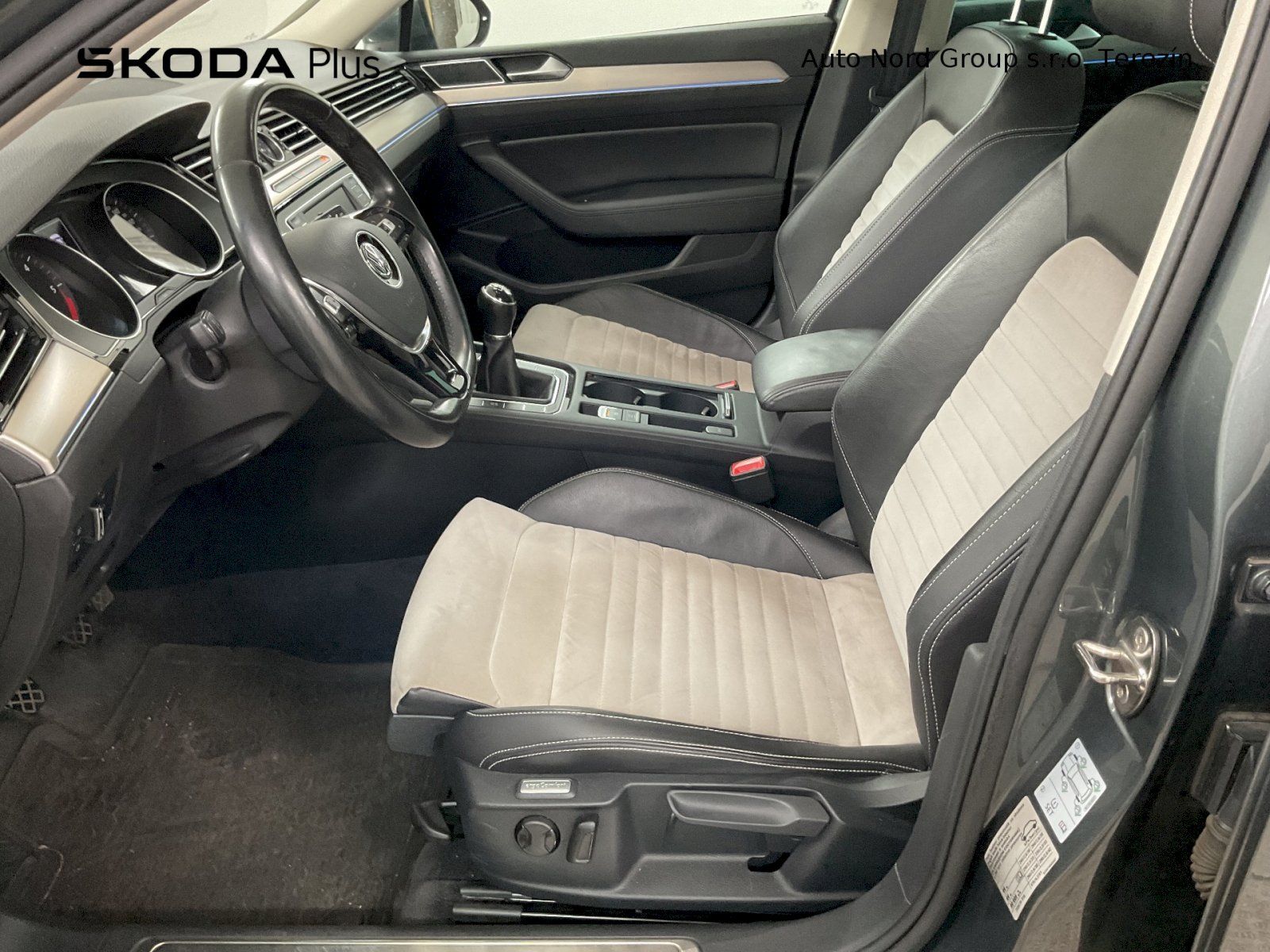 Volkswagen Passat, Highline 2,0TDI 110kW manuál - fotka 5