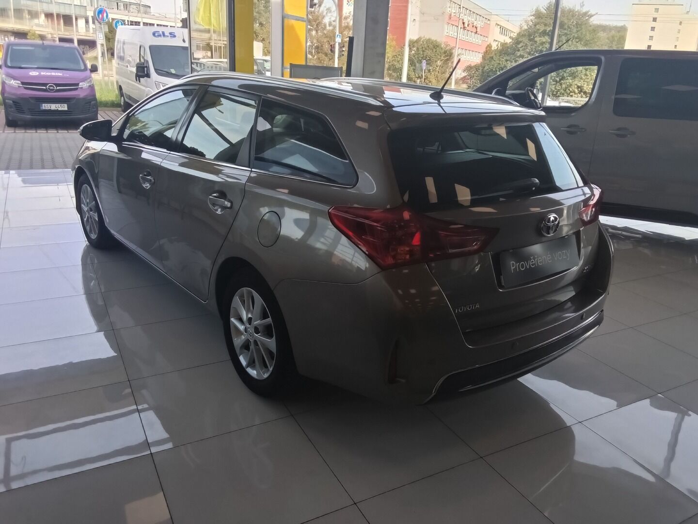 Toyota Auris, 1.6VVT-i 97KW 2013 - fotka 4