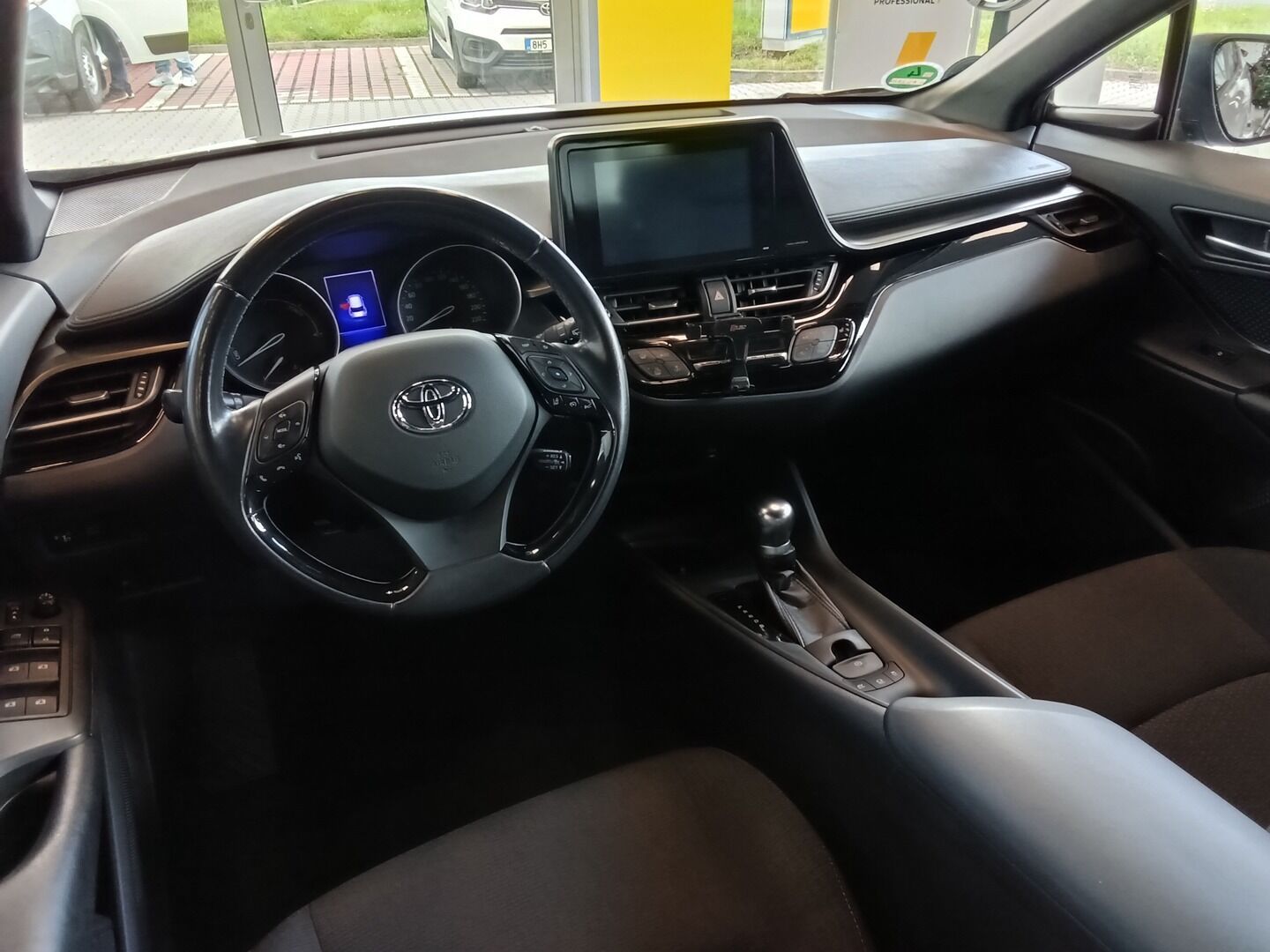 Toyota C-HR, 1.8HEV 72KW 2018 - fotka 6