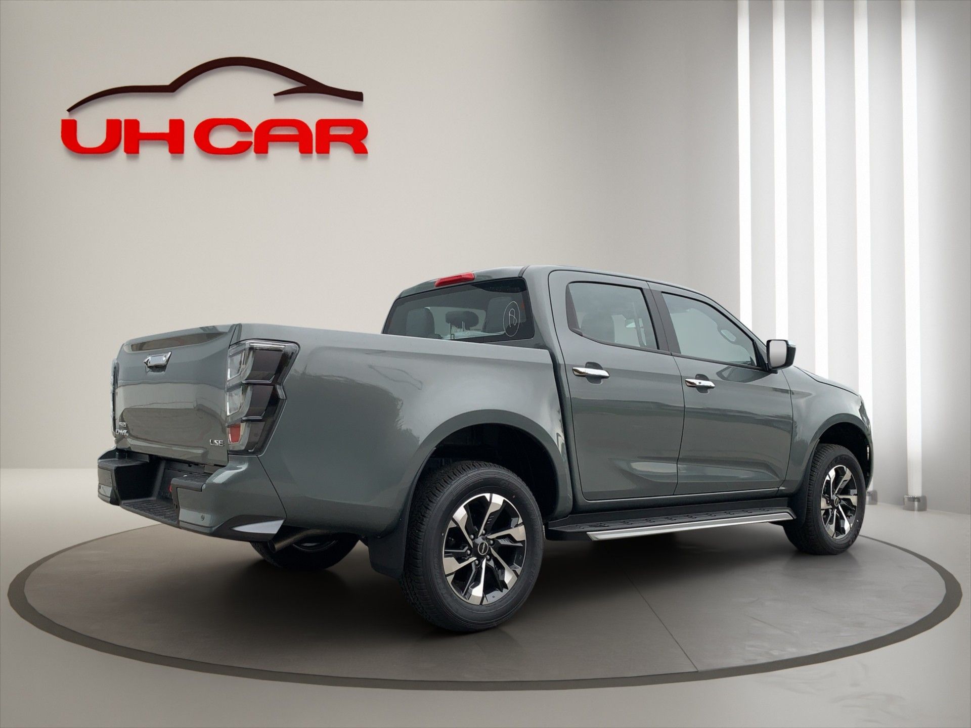 Isuzu D-Max, 2,2 D 4x4 8AT  DC 163k LSE - fotka 5
