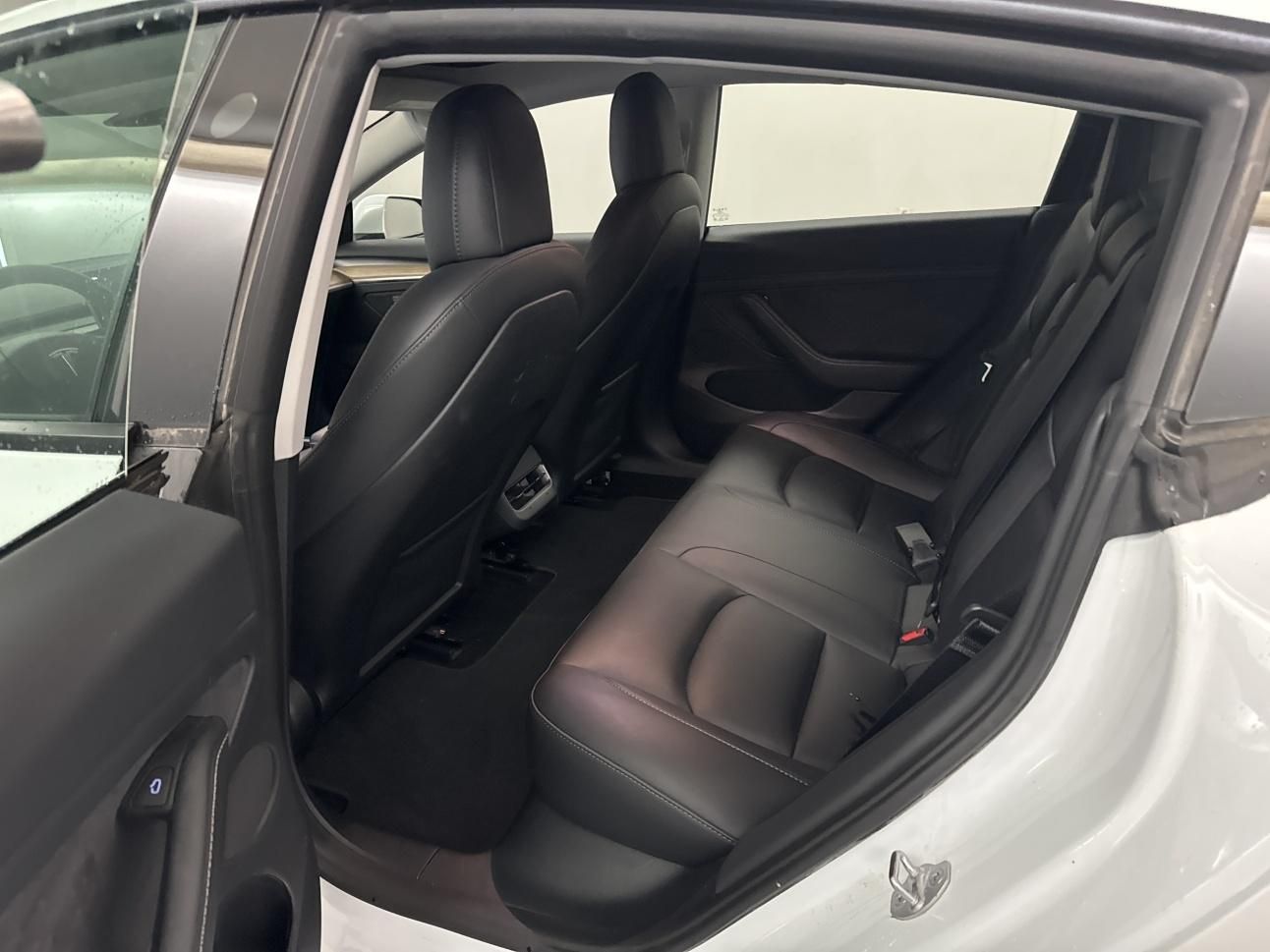 Tesla Model 3, STANDART RANGE 208kw SOH 94 % - fotka 4