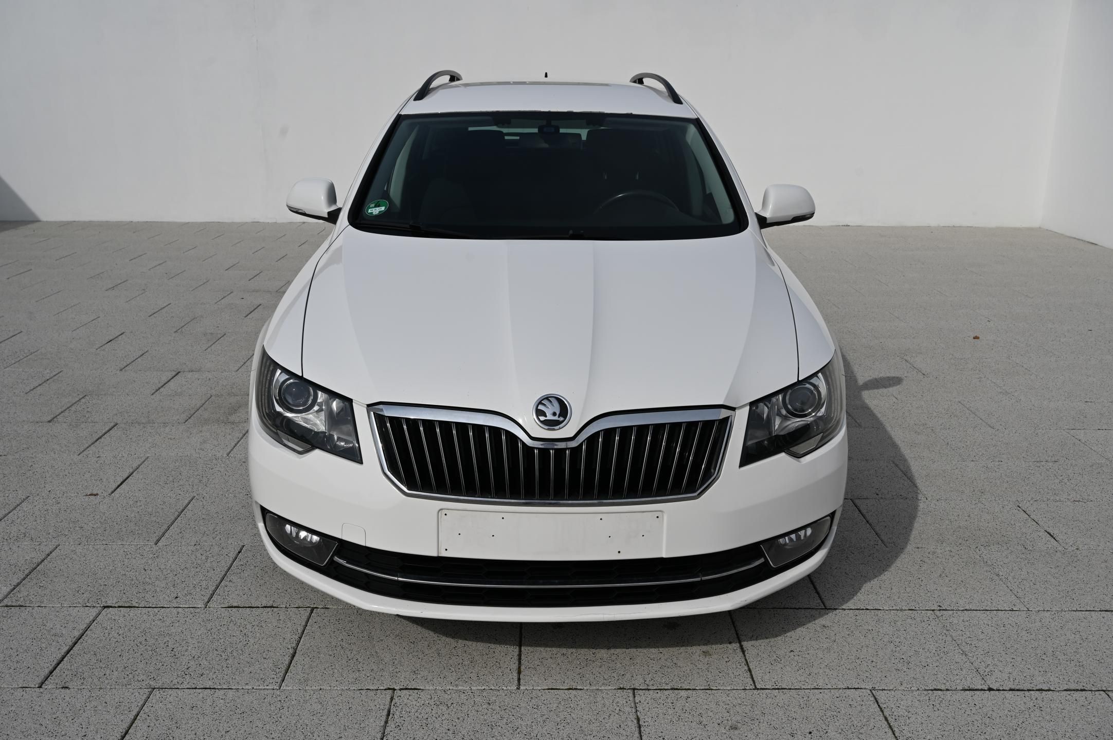 Škoda Superb, 2.0TDI 103KW Exclusive 7/2013 - fotka 2