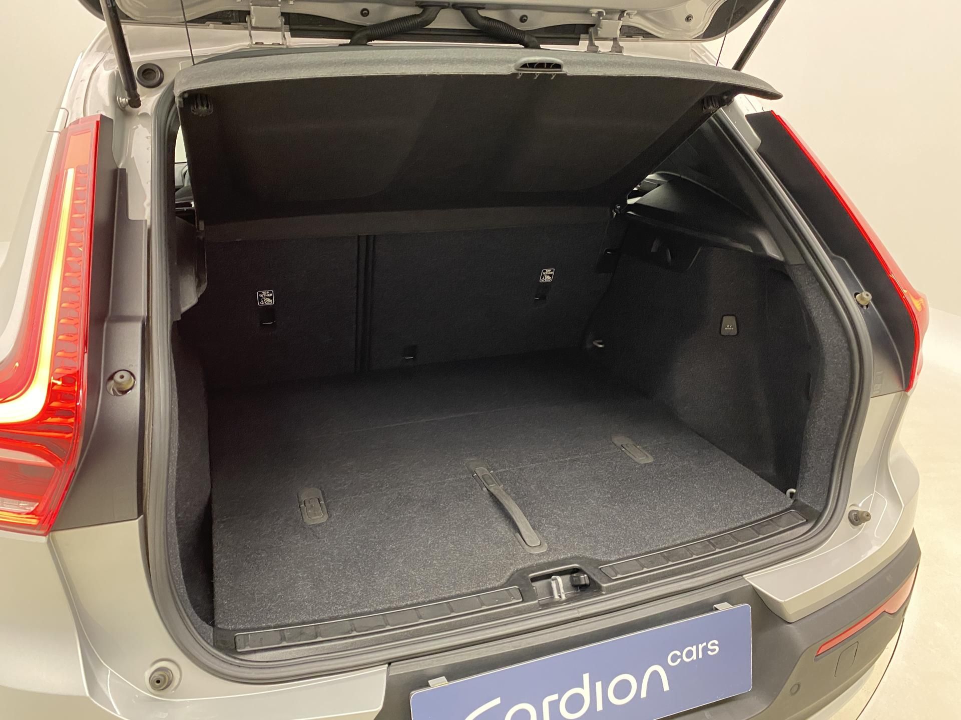 Volvo XC40, T2 ESSENTIAL - fotka 6