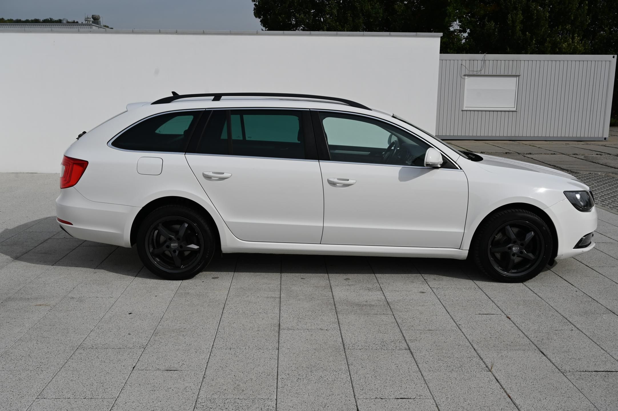 Škoda Superb, 2.0TDI 103KW Exclusive 7/2013 - fotka 4