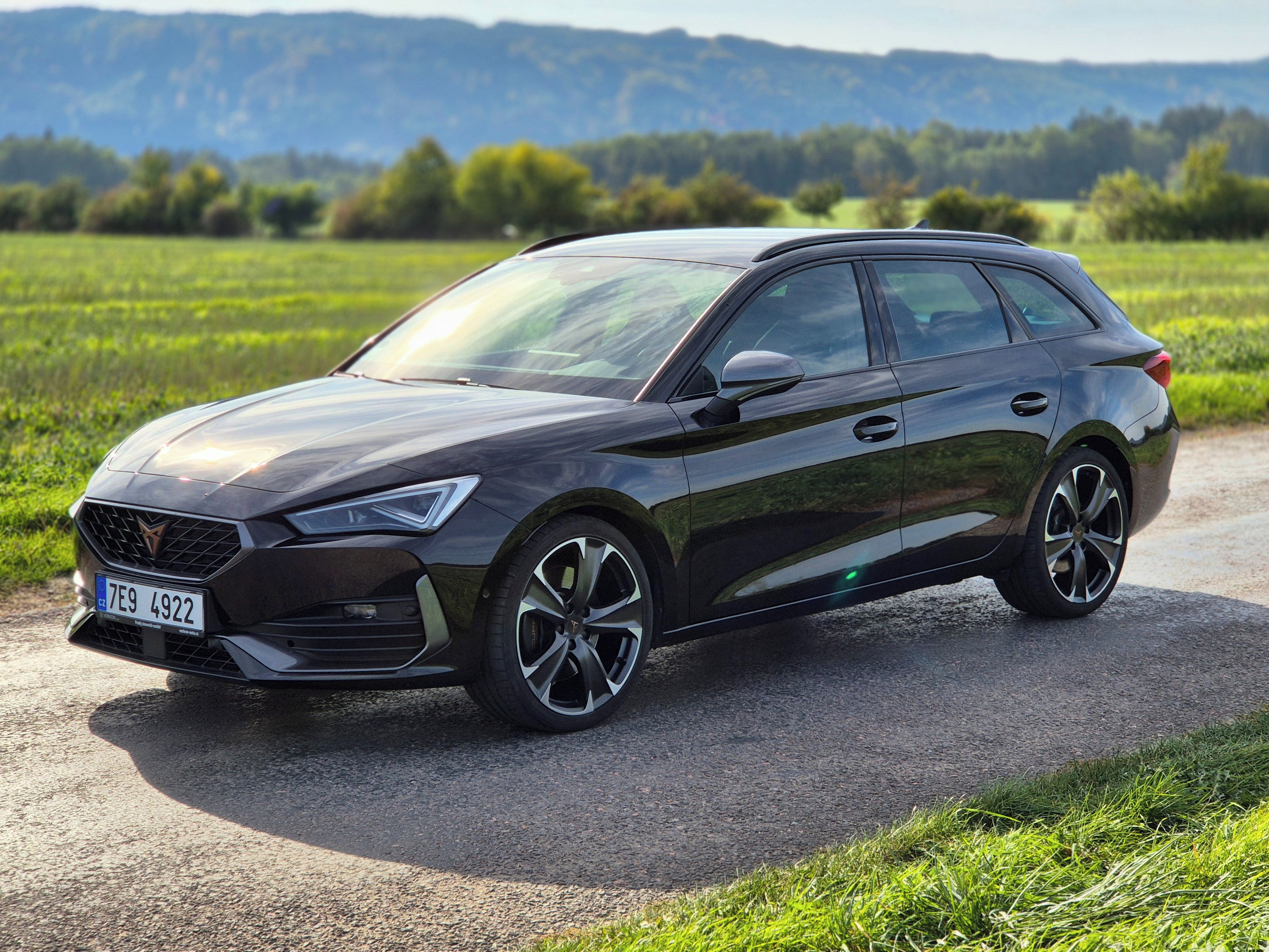 Cupra Leon, 2.0TSI 228kW 4x4 DSG DPH Tažné - fotka 5