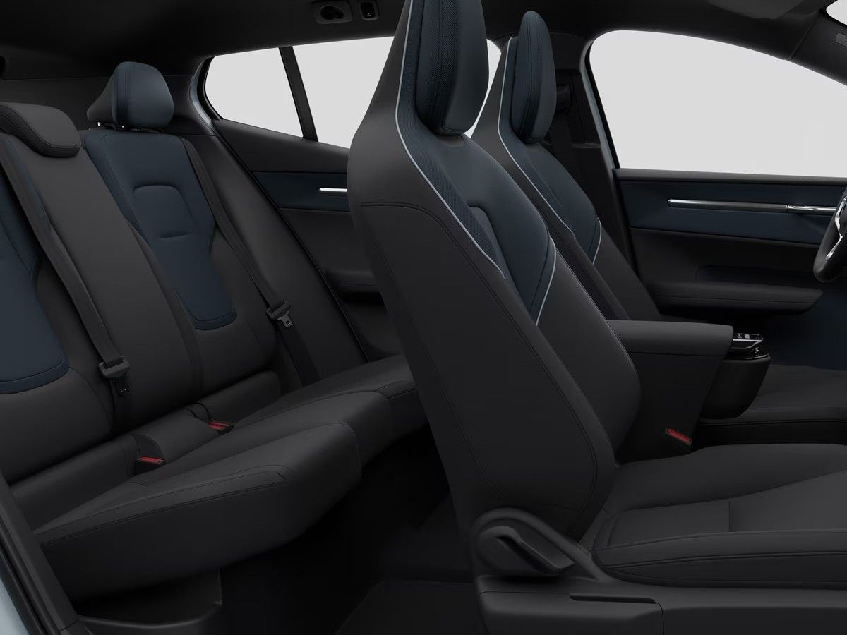Volvo EX30, P5 200kW PLUS BLACK EDITION - fotka 4