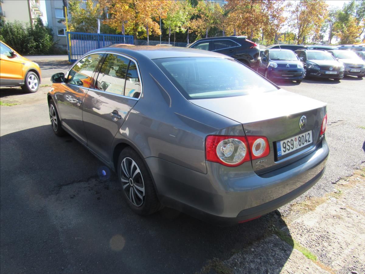 Volkswagen Jetta, 2,0 TDi 103kW - fotka 6
