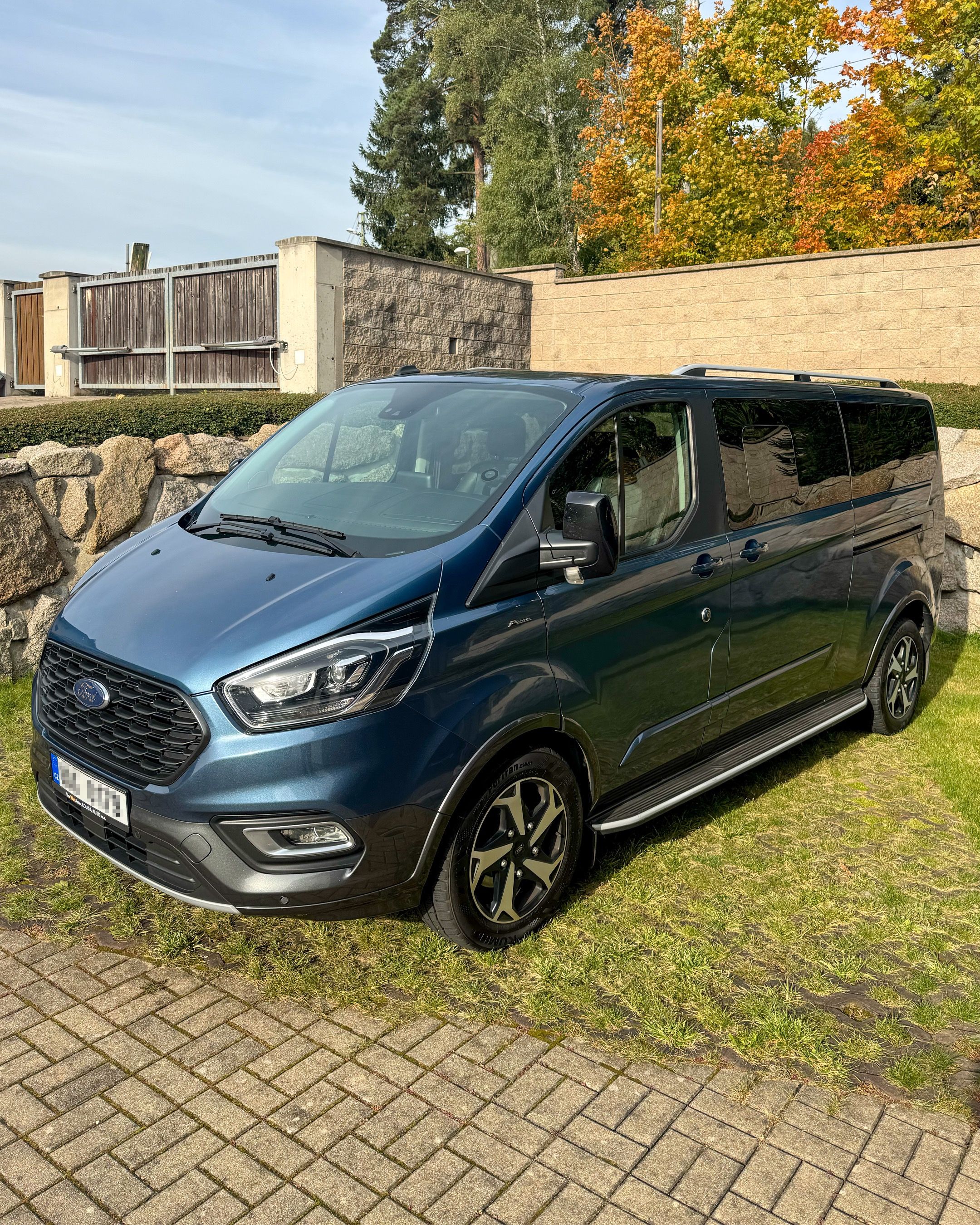 Ford Tourneo Custom, 2.0 EcoBlue 125 kW AUT, L2, DP - fotka 2