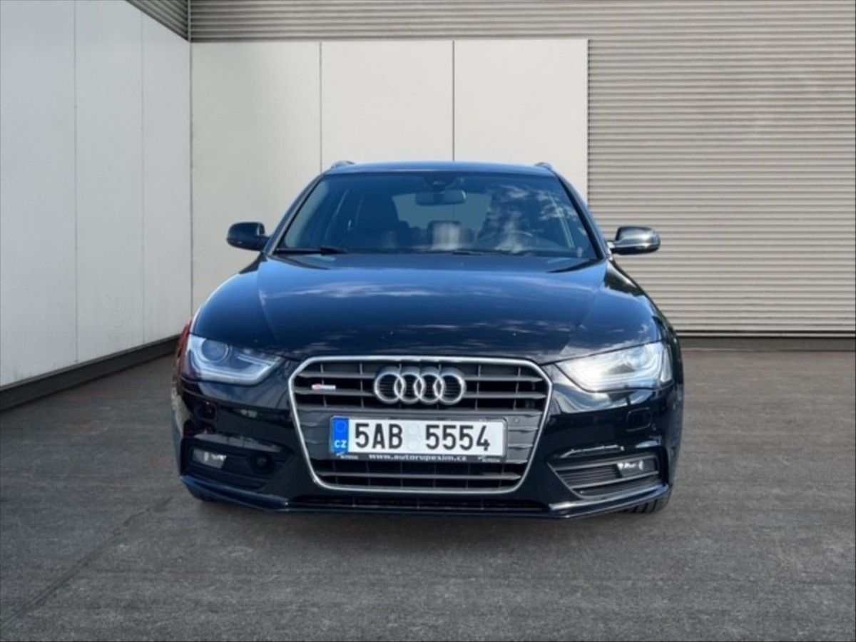 Audi A4, 2,0 TDI S line AP - fotka 2