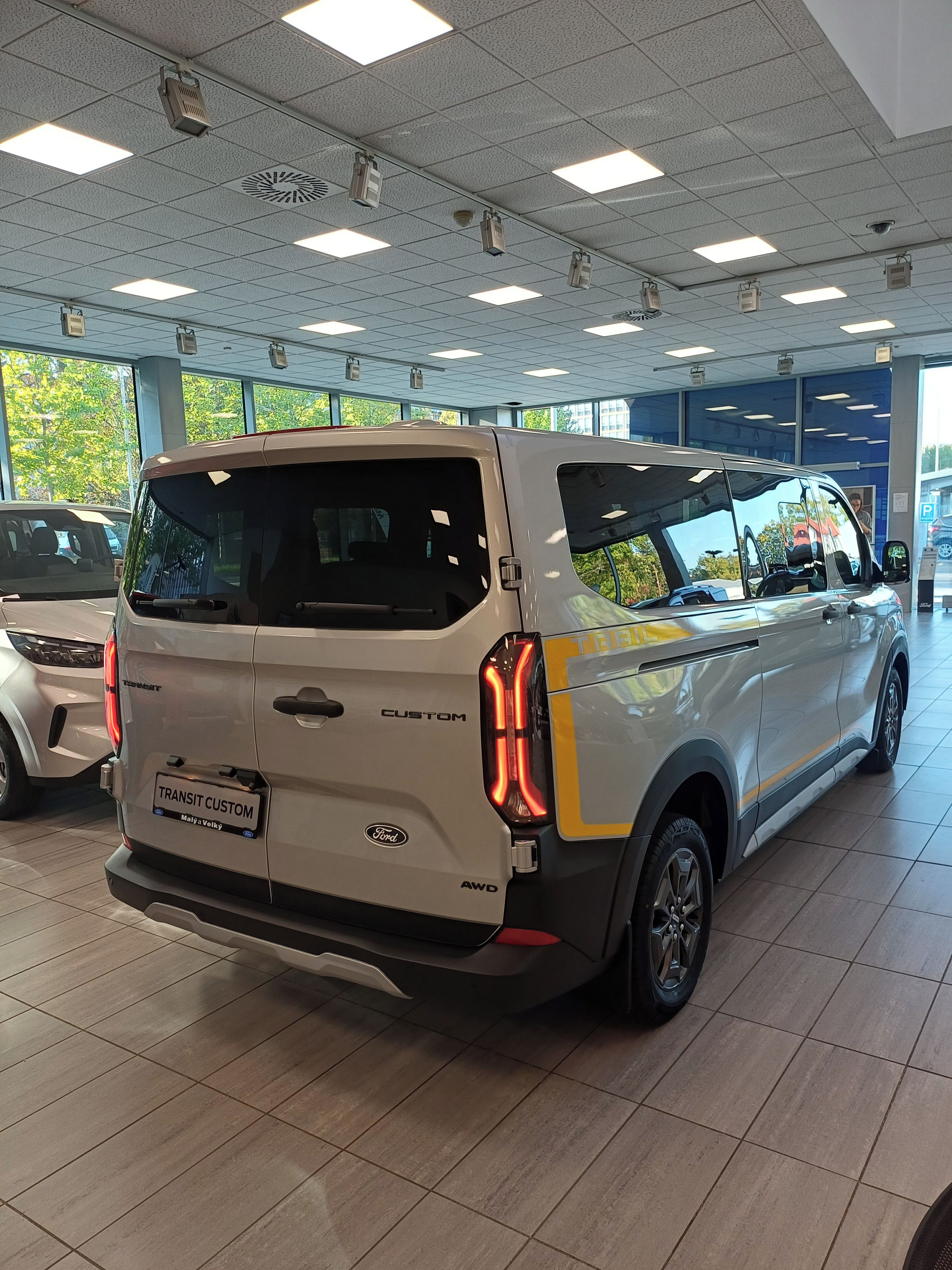Ford Transit Custom, Trail 320 2,0EcoBlue 8aut. 4x4 - fotka 4