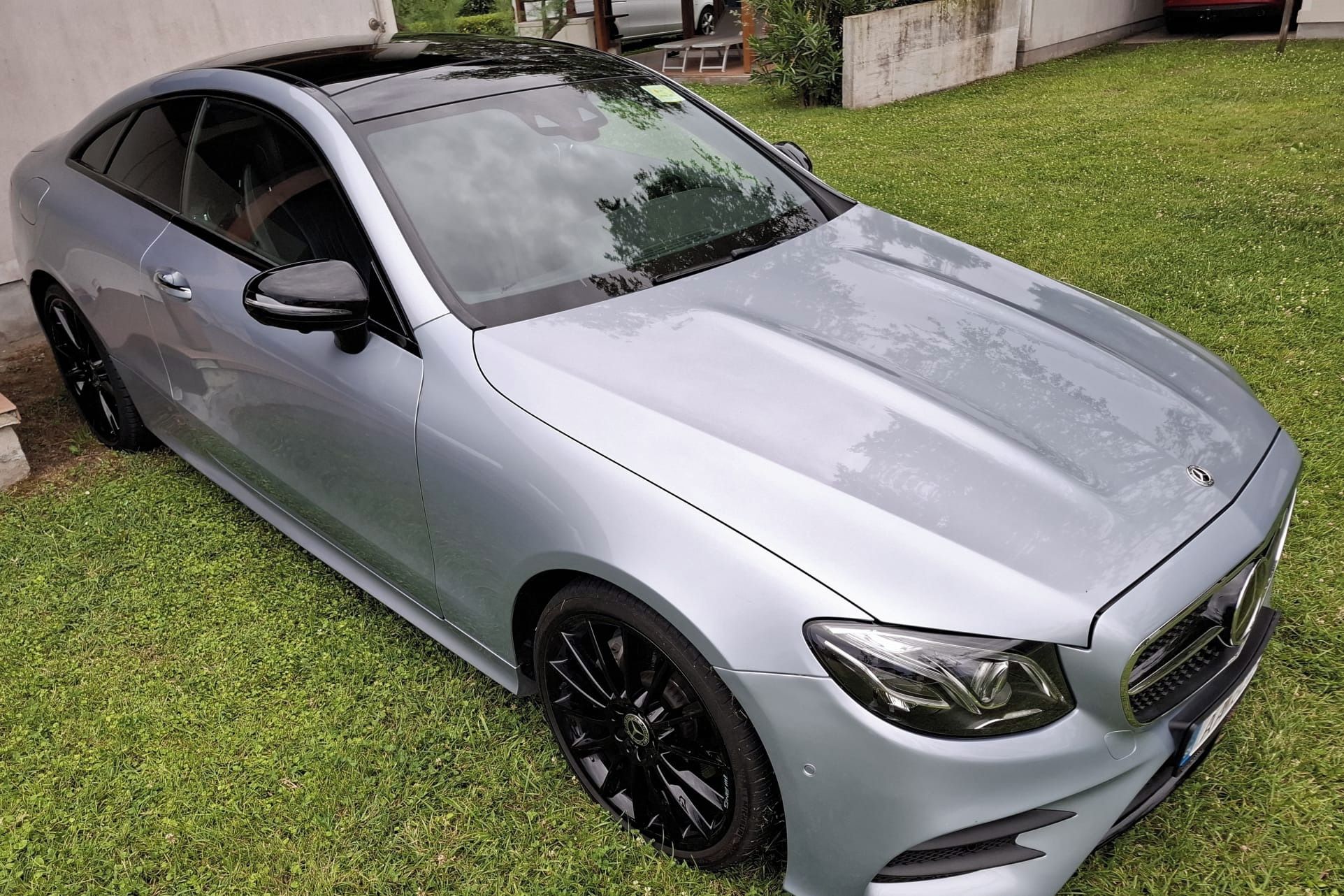 Mercedes-Benz Třídy E, 220d 4Matic - fotka 2