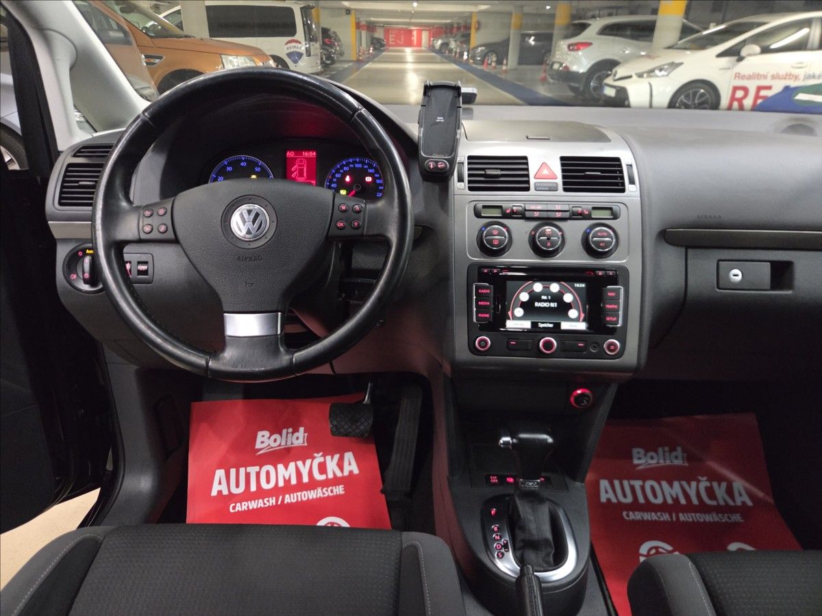 Volkswagen Touran, 1,4 TSi - automat - fotka 6