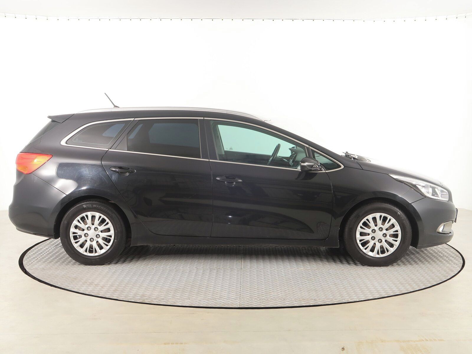 Kia Cee´d, 1.6 GDI - fotka 6