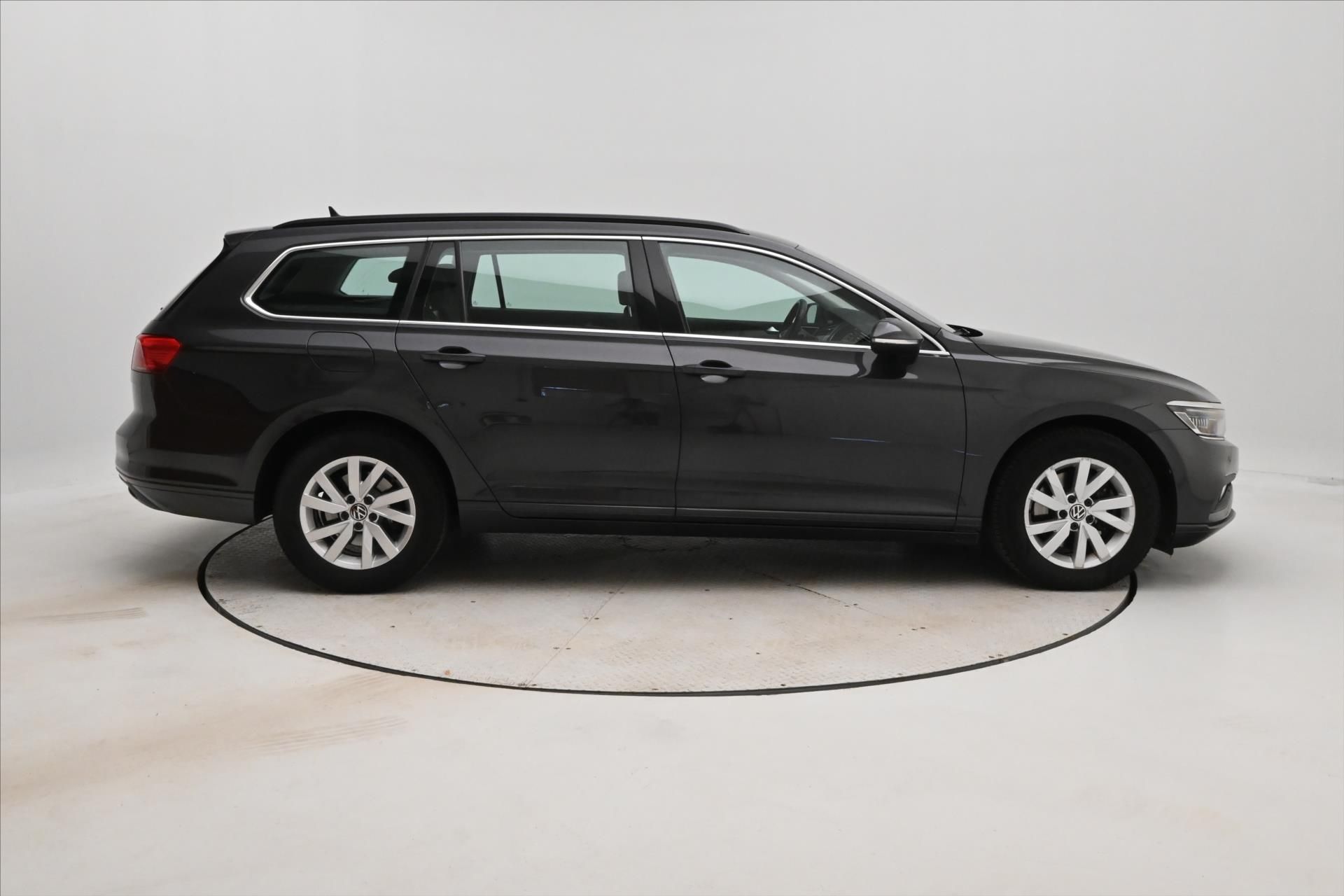 Volkswagen Passat, 2,0 TDI 110kW DSG Business Zár - fotka 4