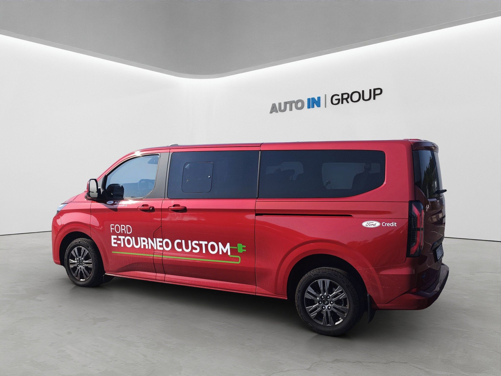 Ford Tourneo Custom, Titanium 64 kWh Elektromotor - fotka 4