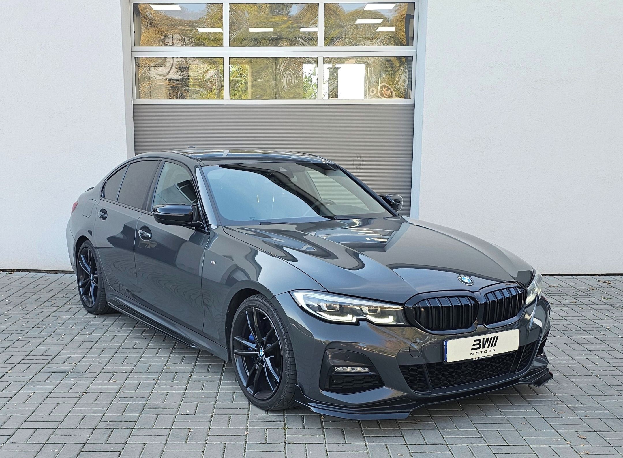 BMW Řada 3, 330i - fotka 6