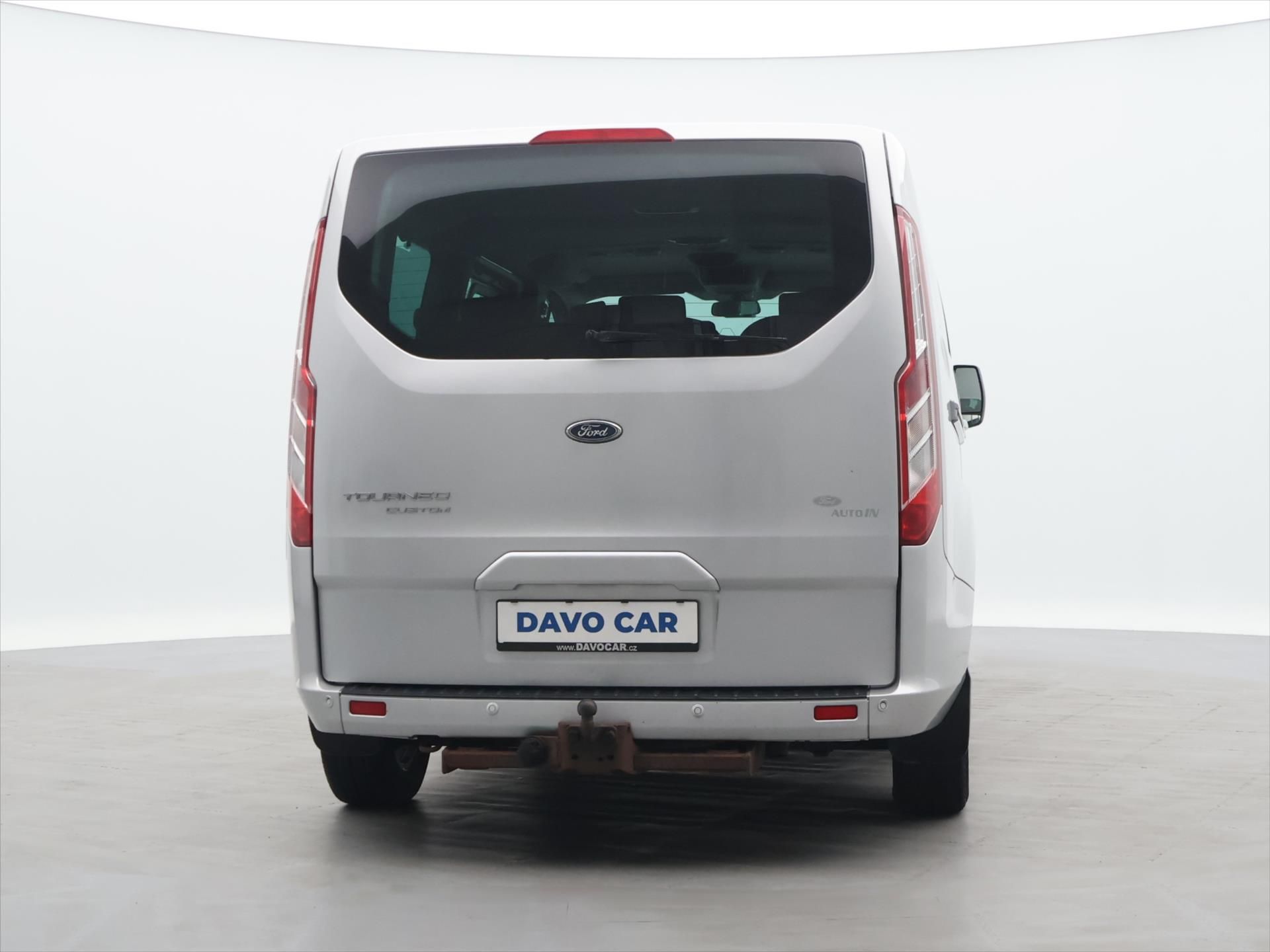 Ford Tourneo Custom, 2,2 TDCI 114kW TITANIUM CZ 8Mí - fotka 6
