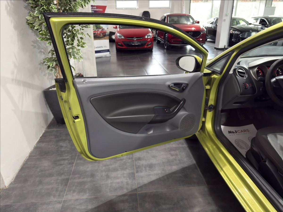 Seat Ibiza, 1,4   i KLIMATIZACE PO STK - fotka 6