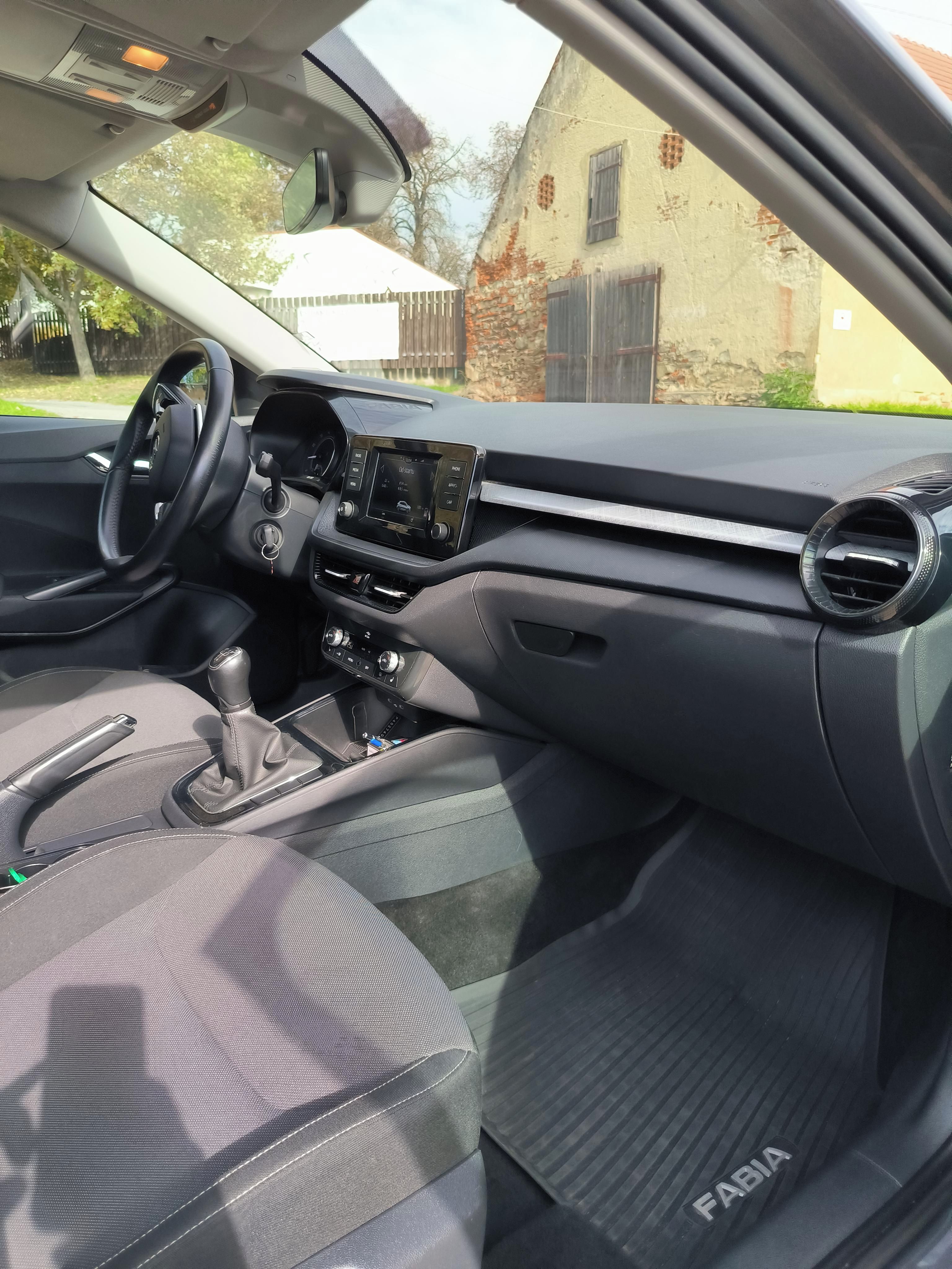Škoda Fabia, Fabia IV 1.0  v tovární záruce - fotka 4