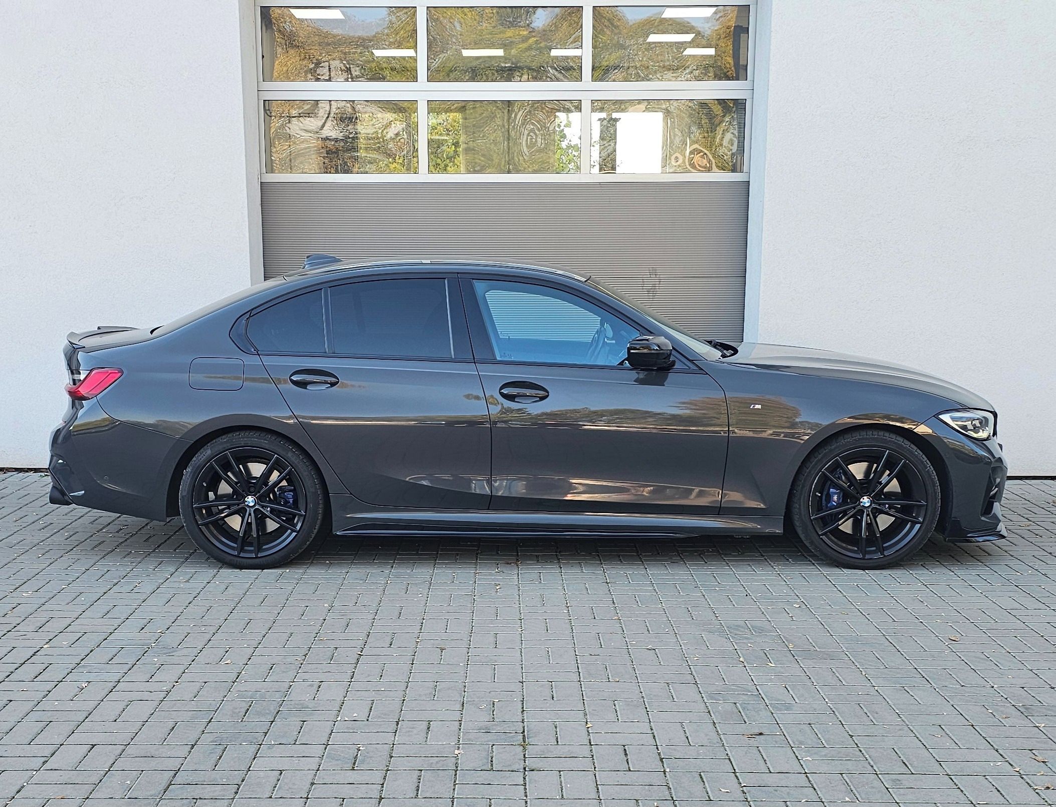 BMW Řada 3, 330i - fotka 5