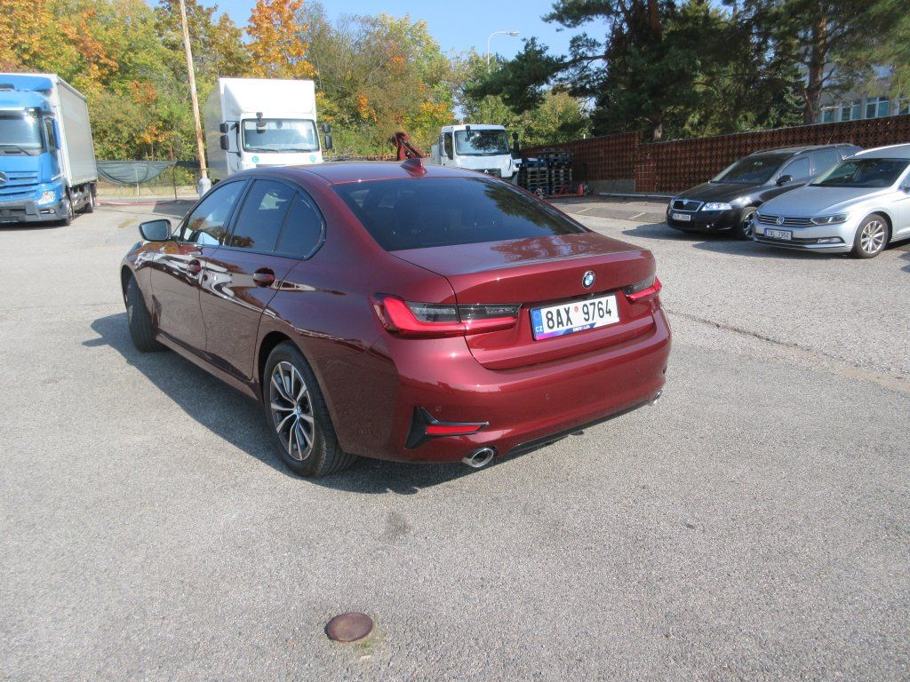 BMW Řada 3, 3.0 330d At  Sport Line - fotka 6